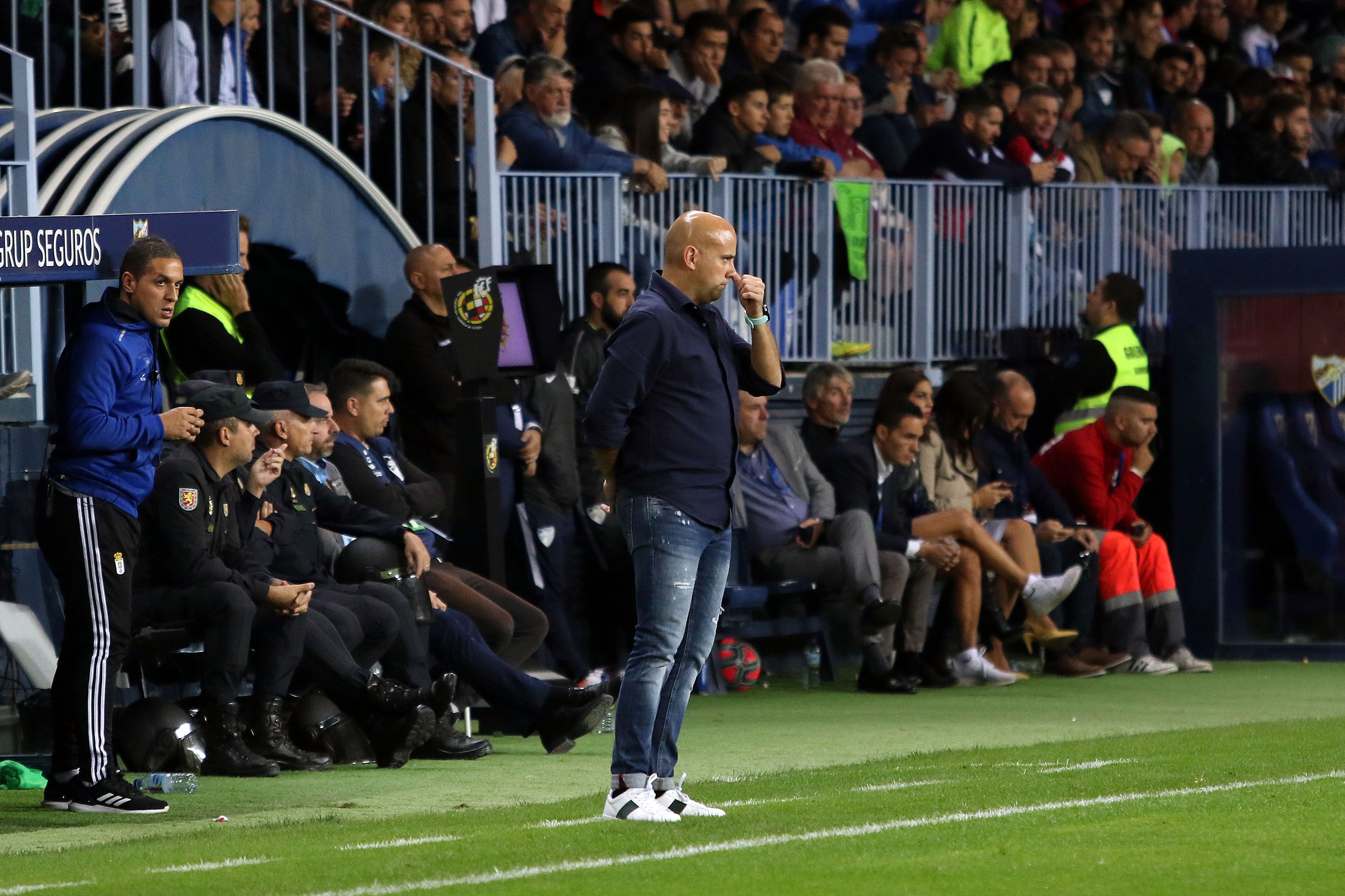 Rozada, sobre el verde de La Rosaleda.