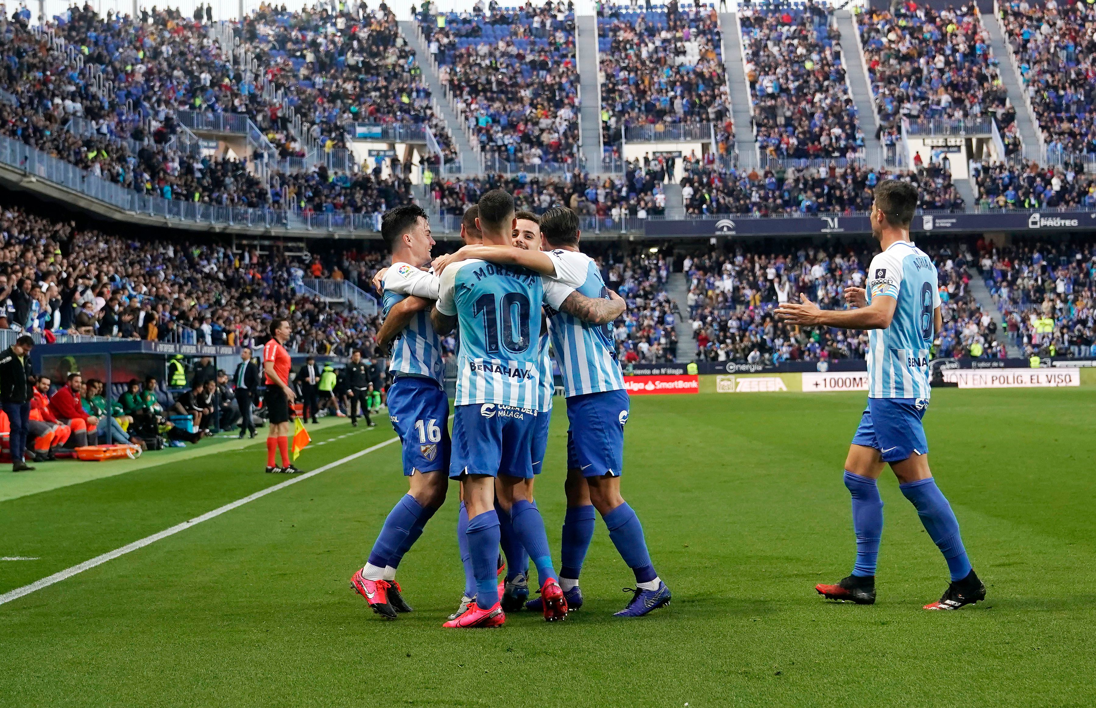  El equipo, celebrando el gol de Tete Morente.