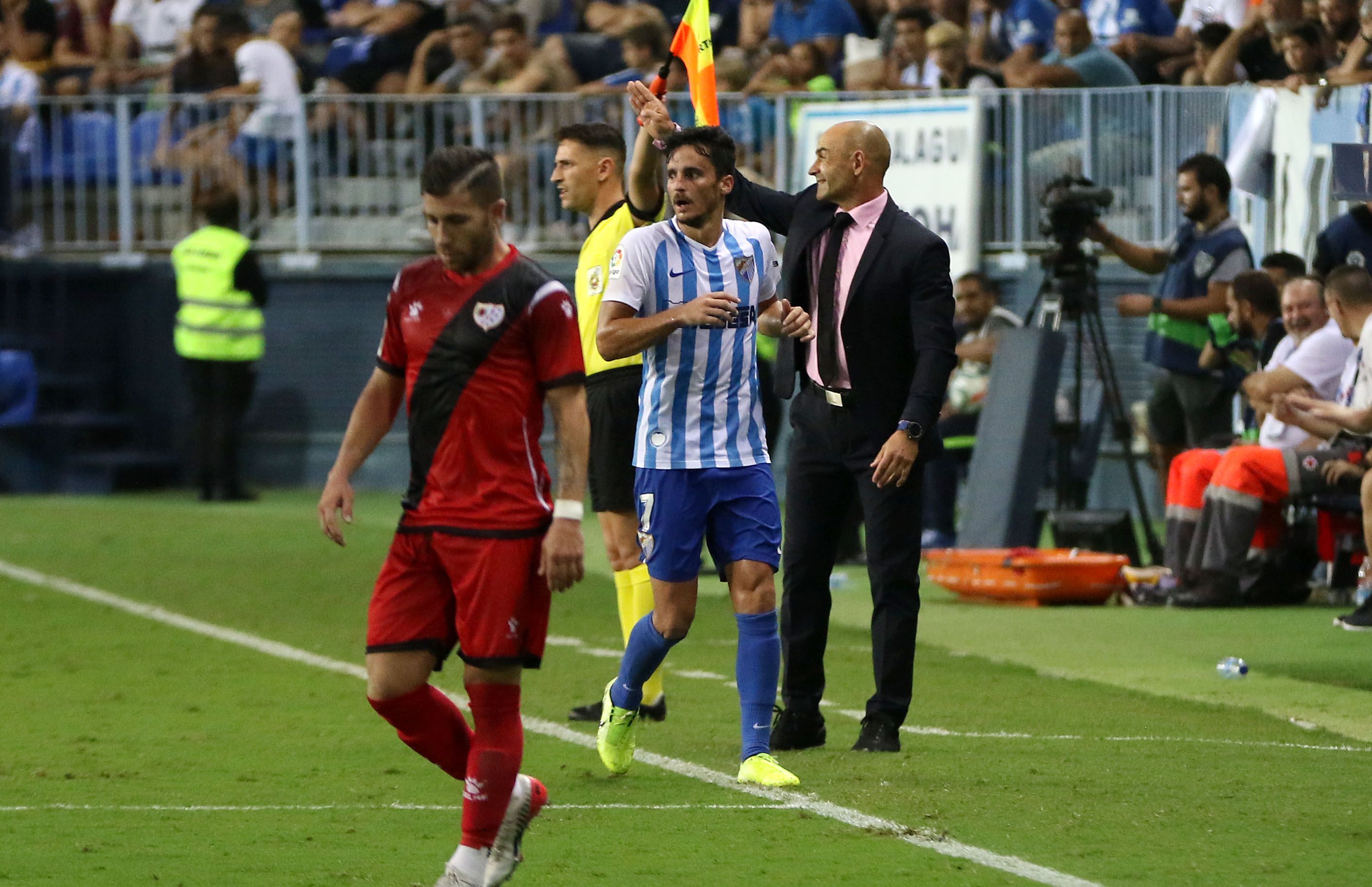 Jémez, dando órdenes en la banda de La Rosaleda.