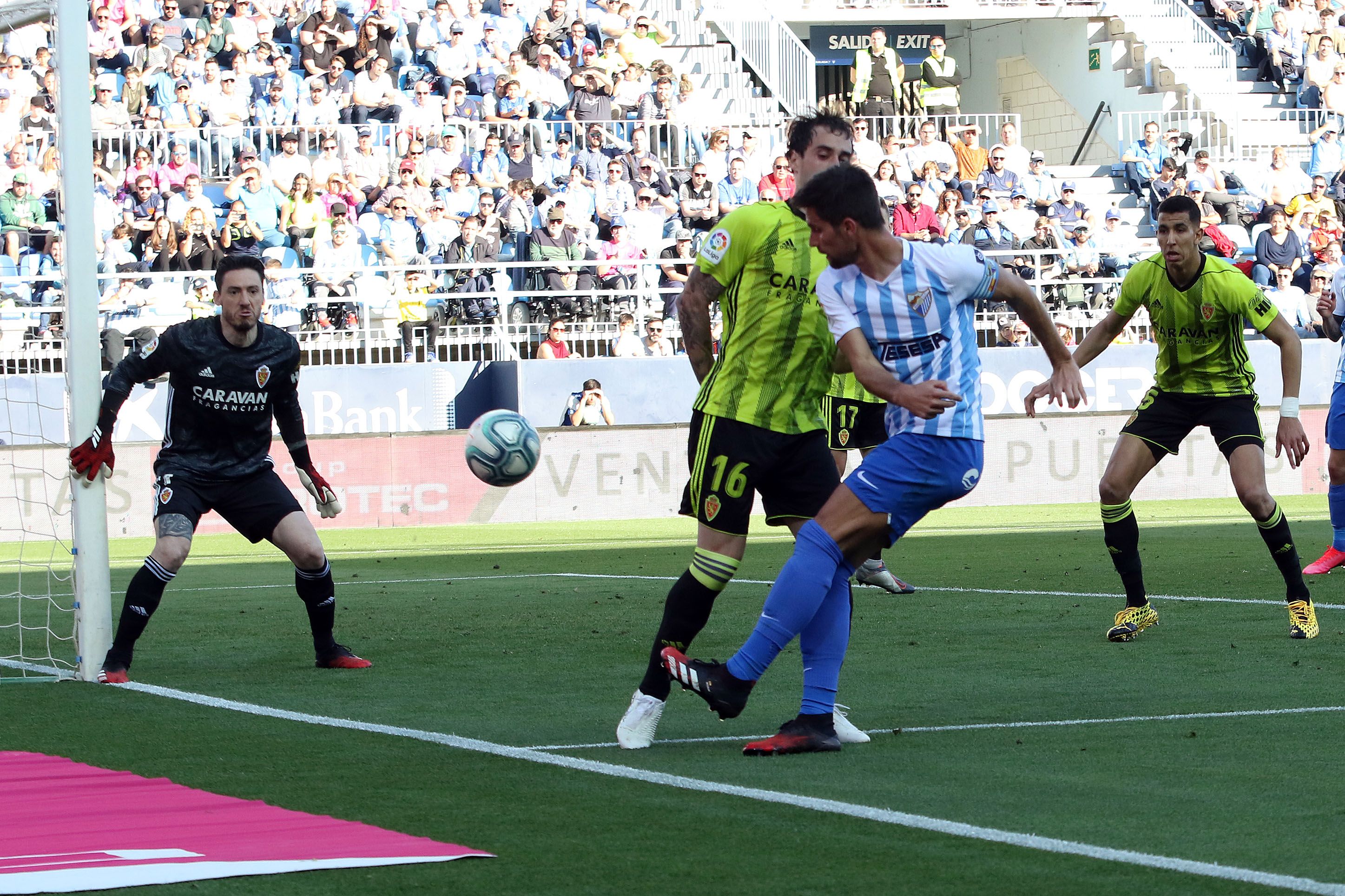  Adrián, durante el Málaga-Zaragoza (Fotos: Paco Rodríguez)