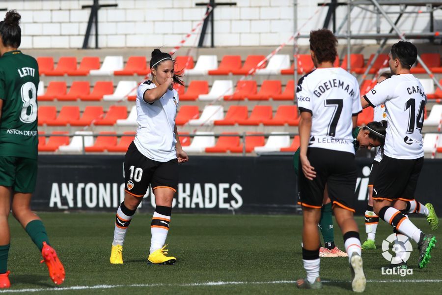  Mari Paz Vilas celebrando el gol ante el Espanyol con el Valencia CF Femenino