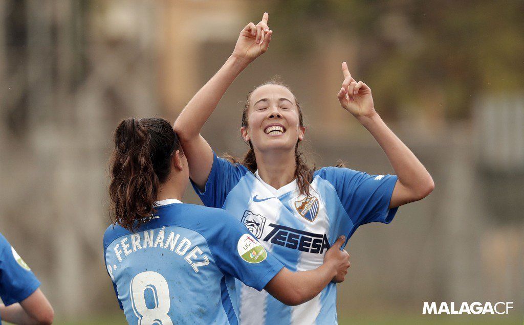 Marta Cazalla celebra su tanto de cabeza.