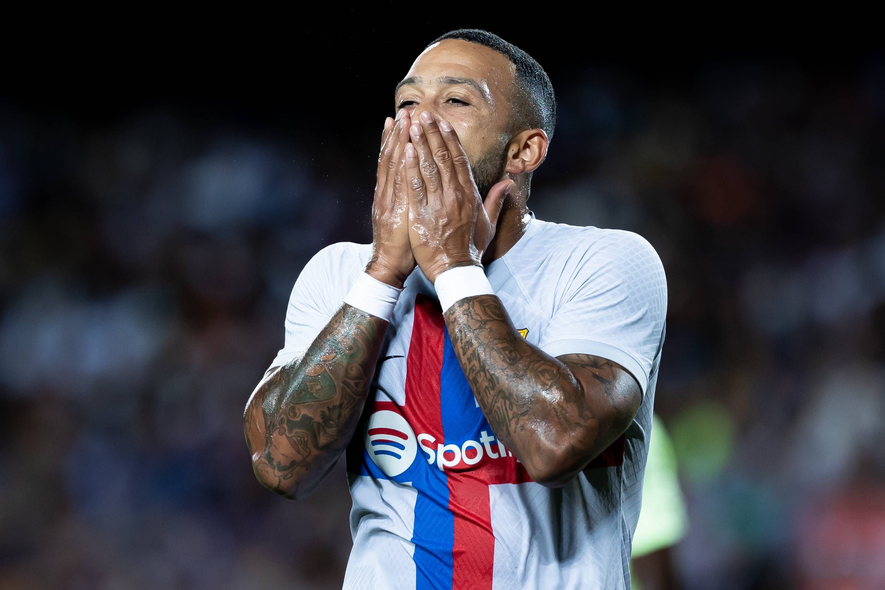 Memphis Depay, durante el Barcelona-Manchester City (Foto: Cordon Press).