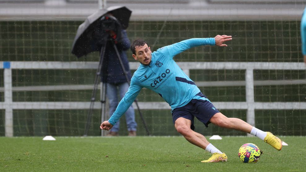  Mikel Oyarzabal, en el entrenamiento de este lunes en Zubieta.