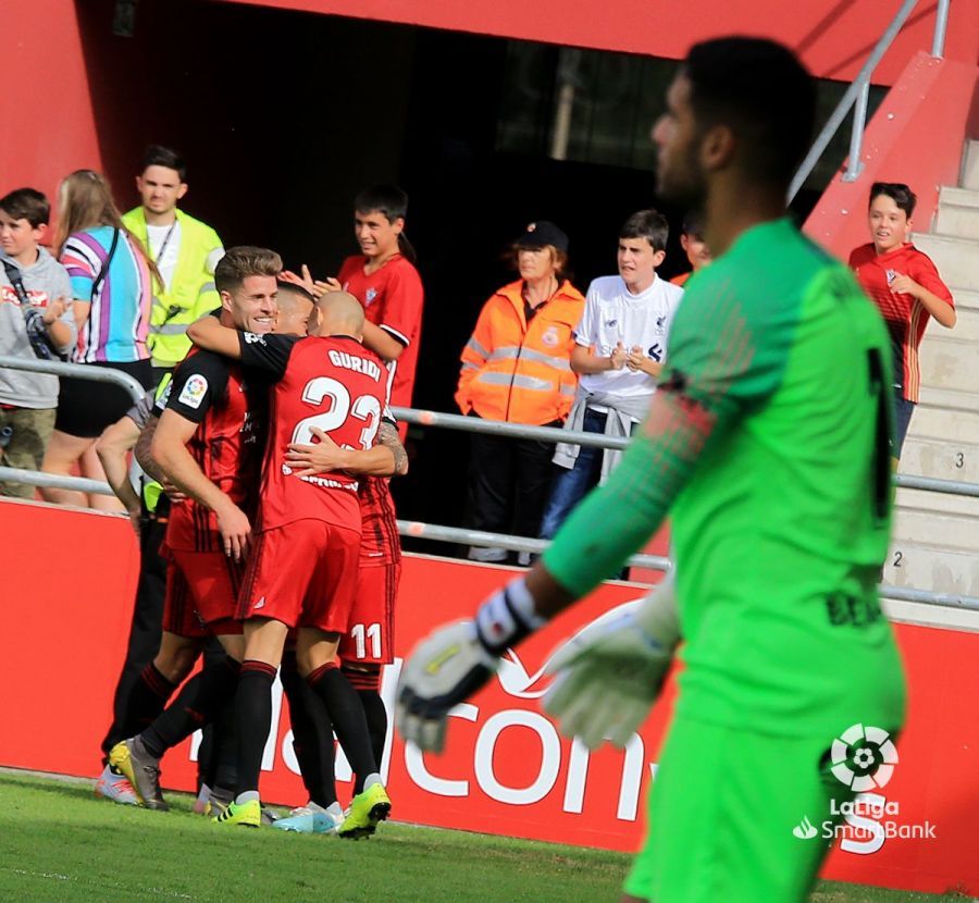 El Mirandés celebra el gol del empate.
