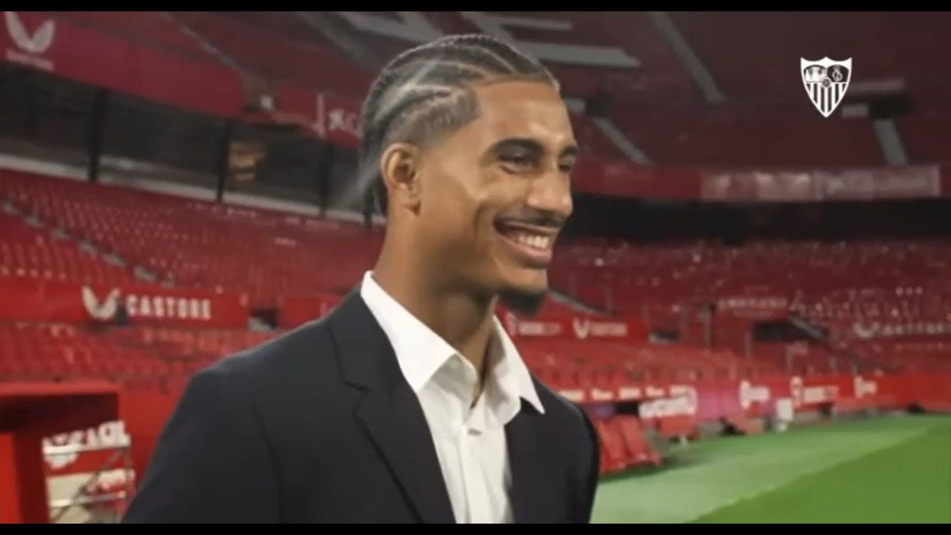 Monchi a Badé: "Hablas español mejor de lo que pensaba"