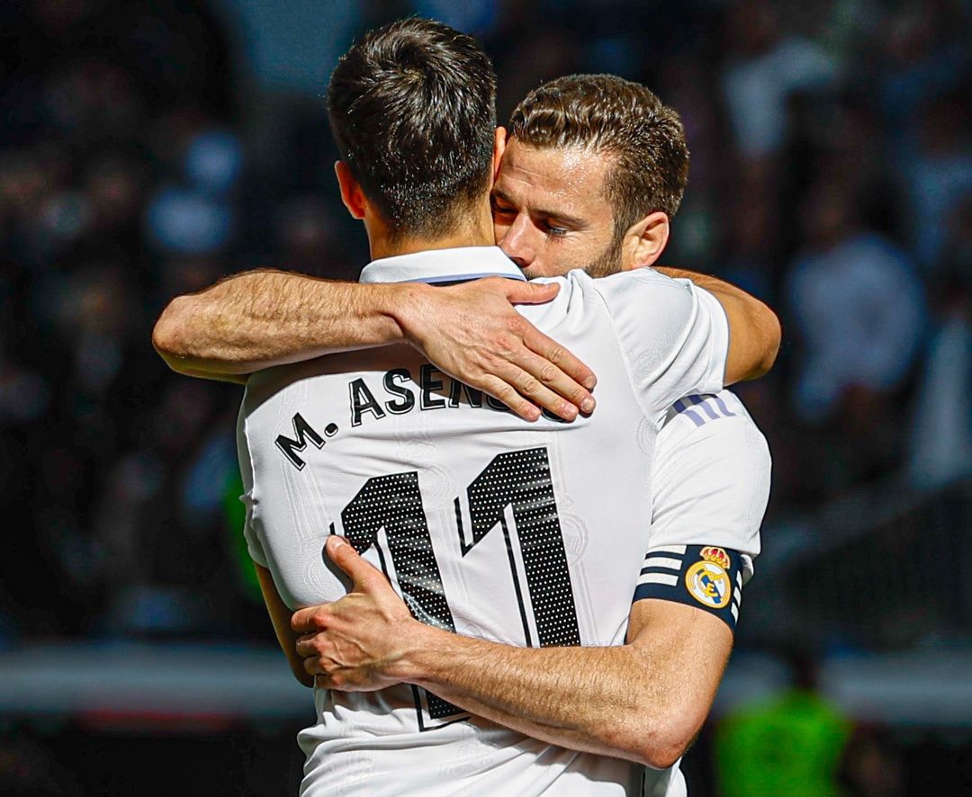  Marco Asensio y Nacho celebran un gol con el Real Madrid.
