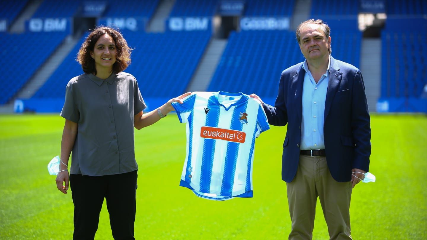  Natalia Arroyo y el Aperribay durante la presentación de la nueva entrenadora de la Real (Foto: RS