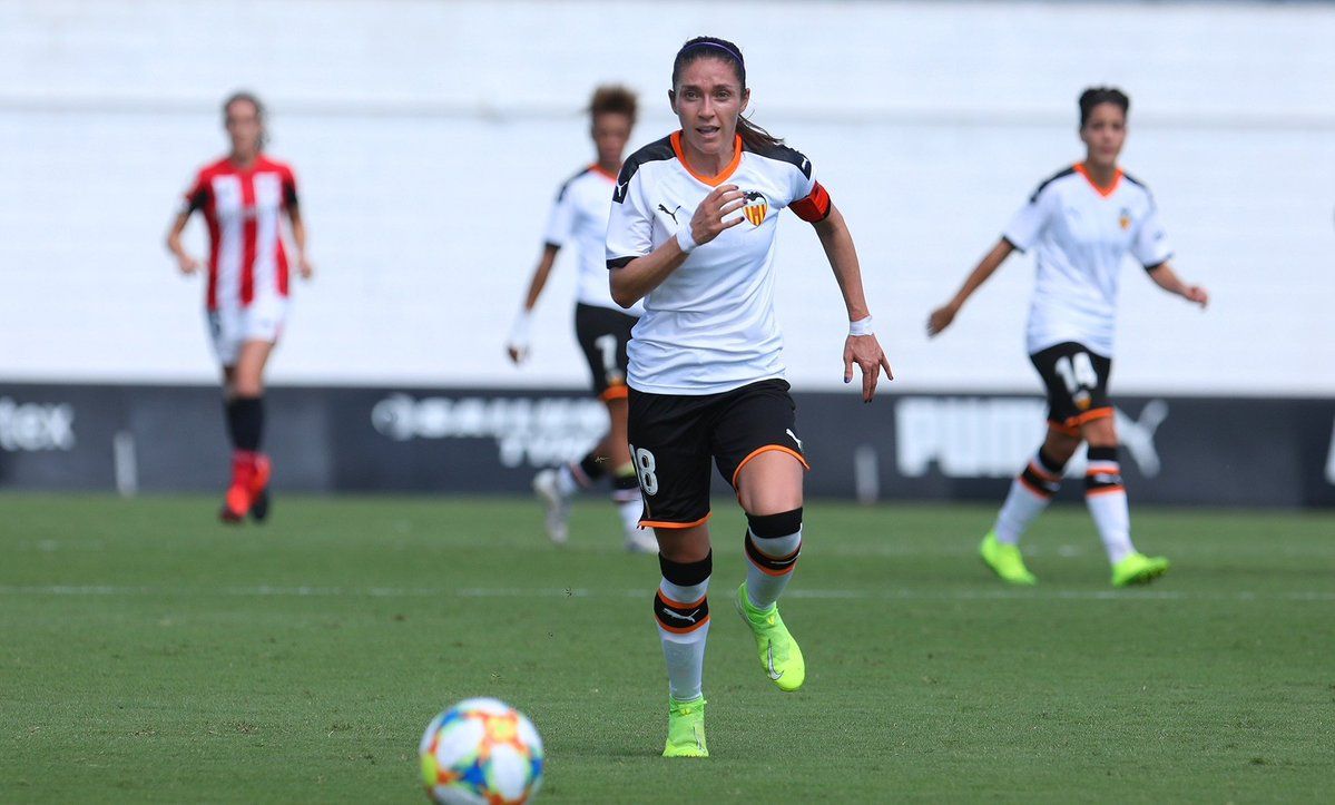Natalia Gaitán, jugando con el Valencia
