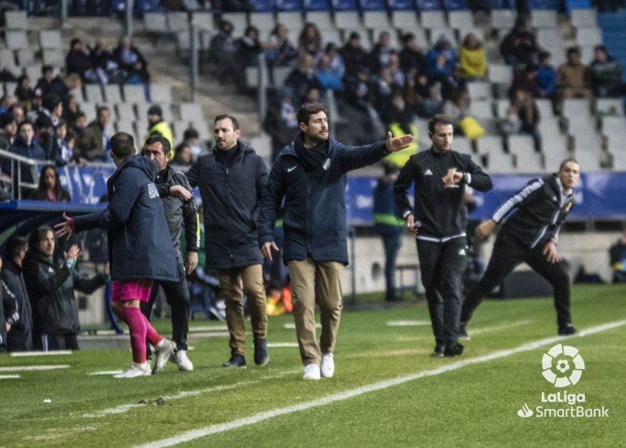 Víctor, dando órdenes desde la banda.
