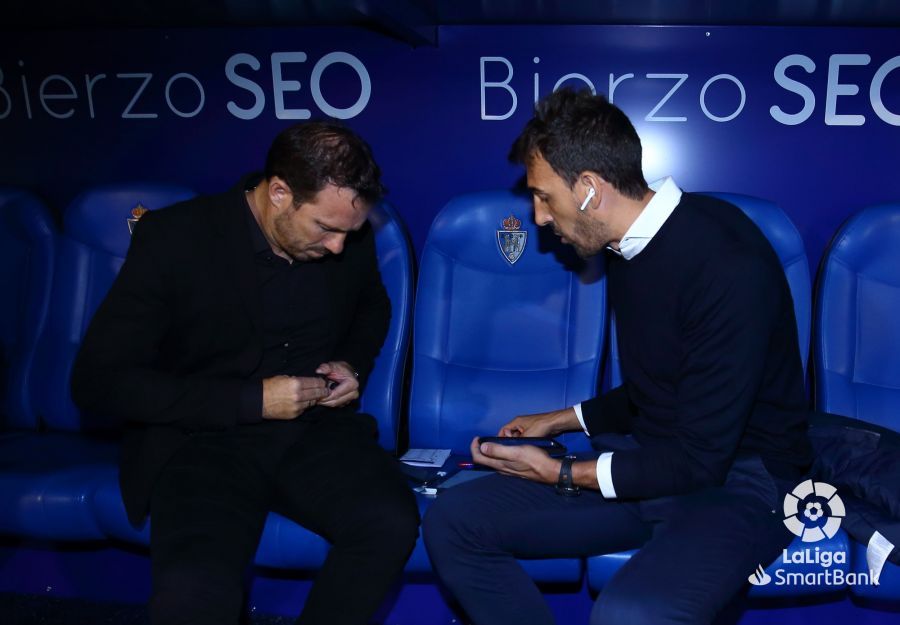 David Dóniga y Josemi, en el banquillo antes del choque.