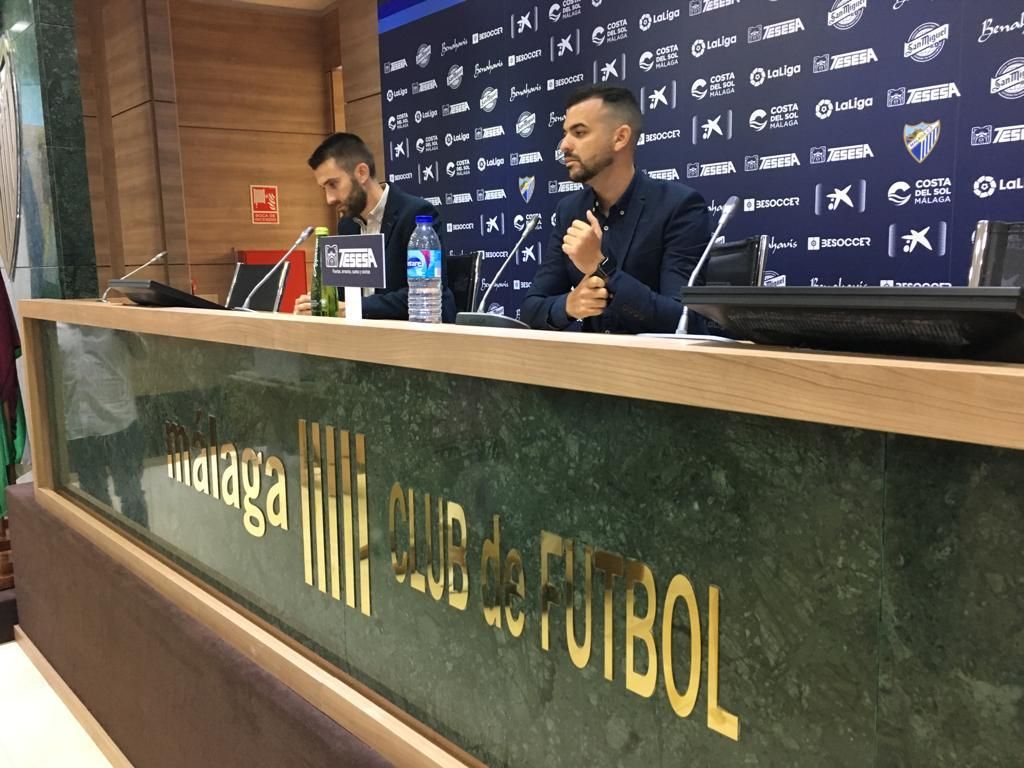  Mario Rueda, de fondo junto a José Herrera.