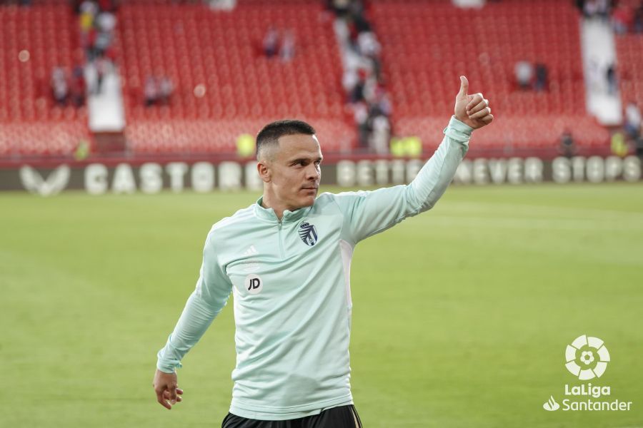 Roque Mesa levanta el pulgar.