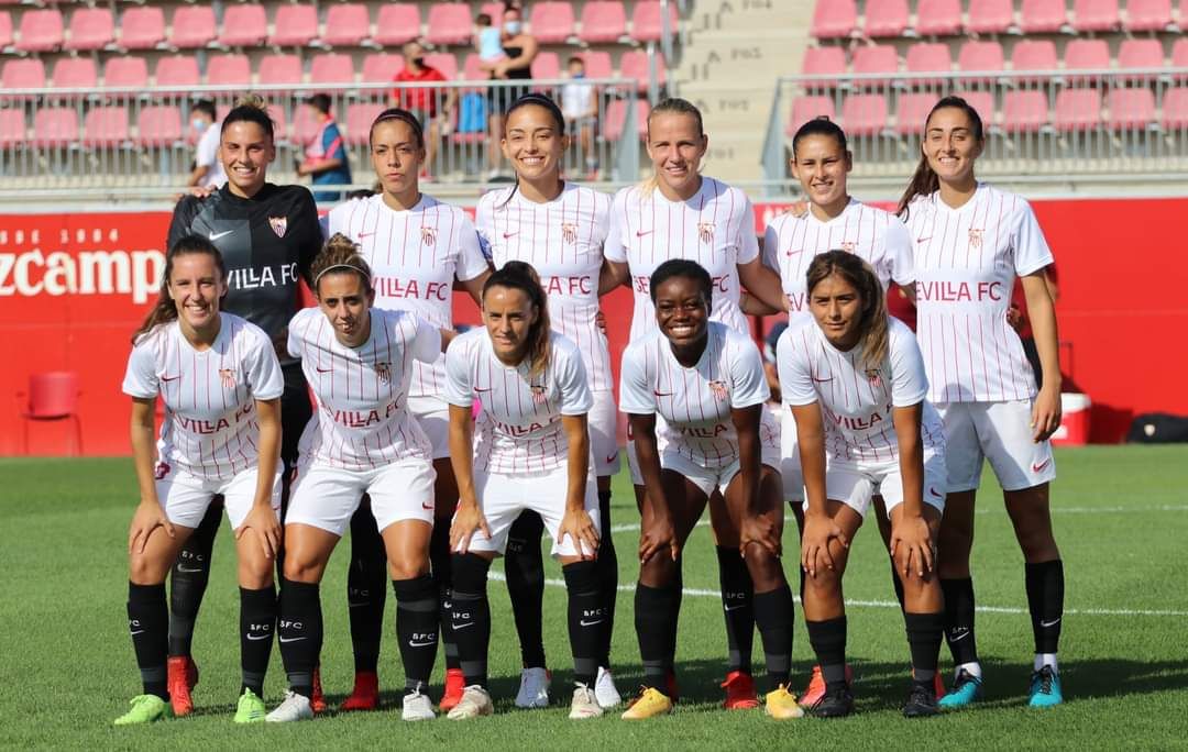 Las jugadoras del Sevilla antes del partido (foto: Kiko Hurtado).