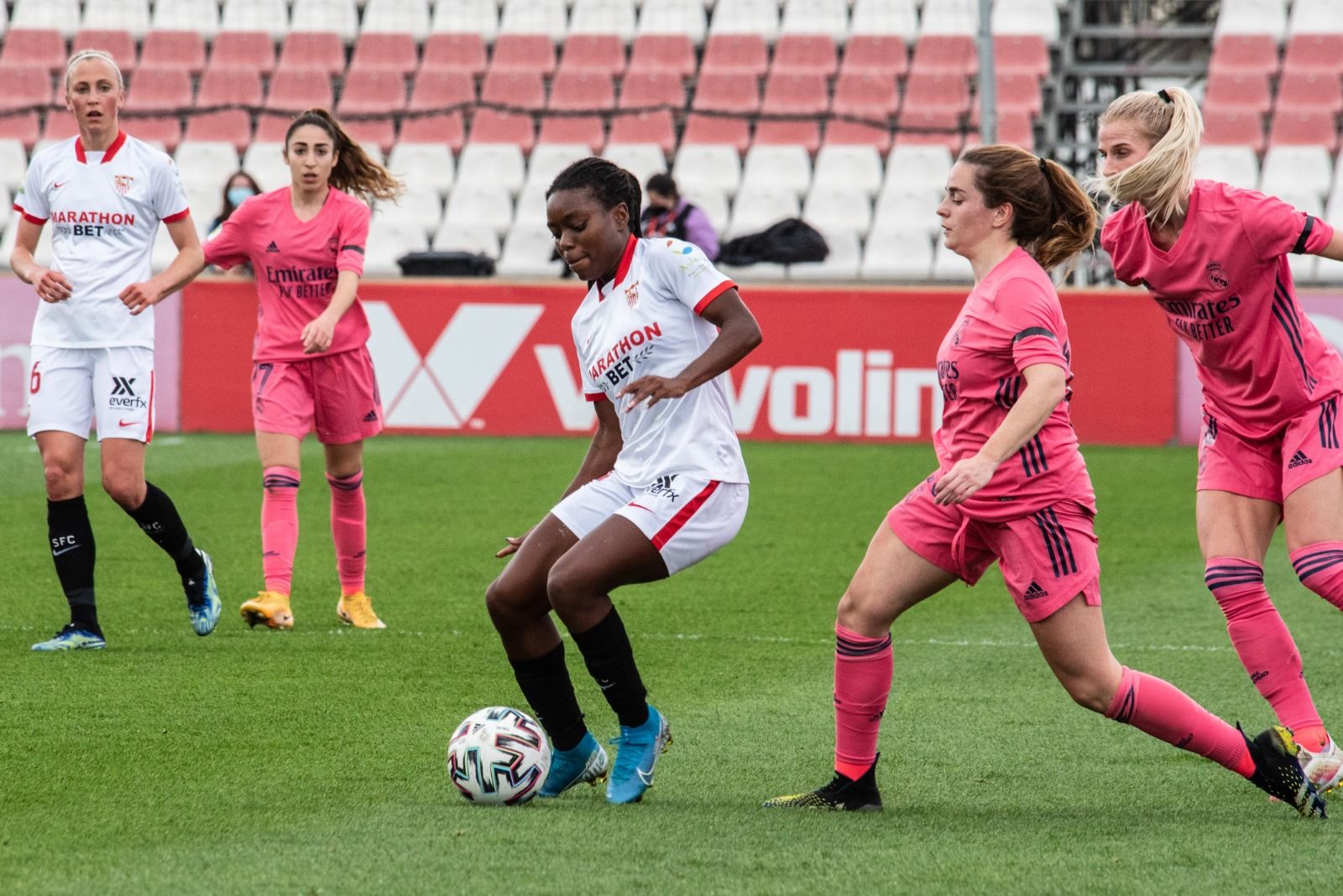  Tony Paine, en el partido del Sevilla Femenino ante el Real Madrid.