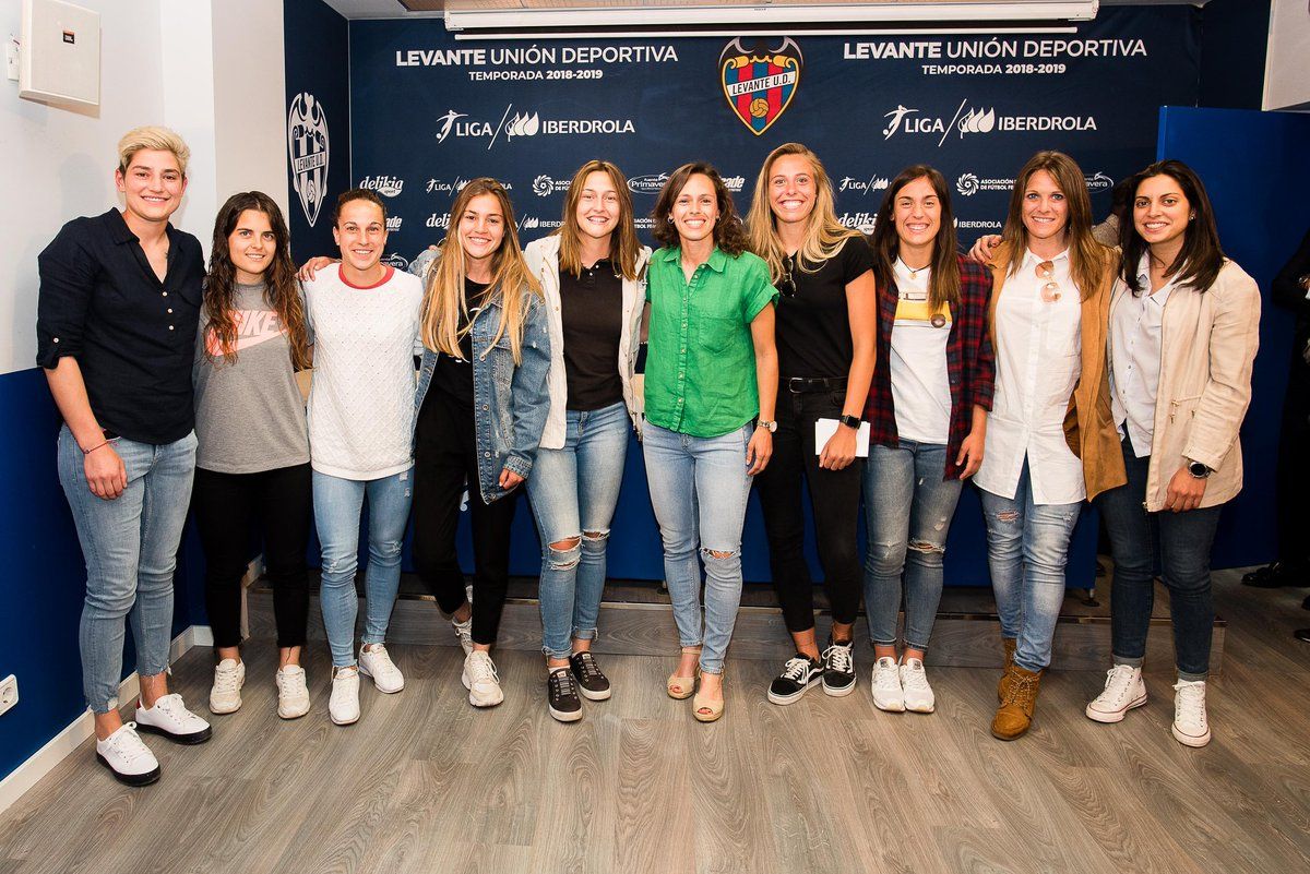  Sonia Prim junto a sus compañeras.