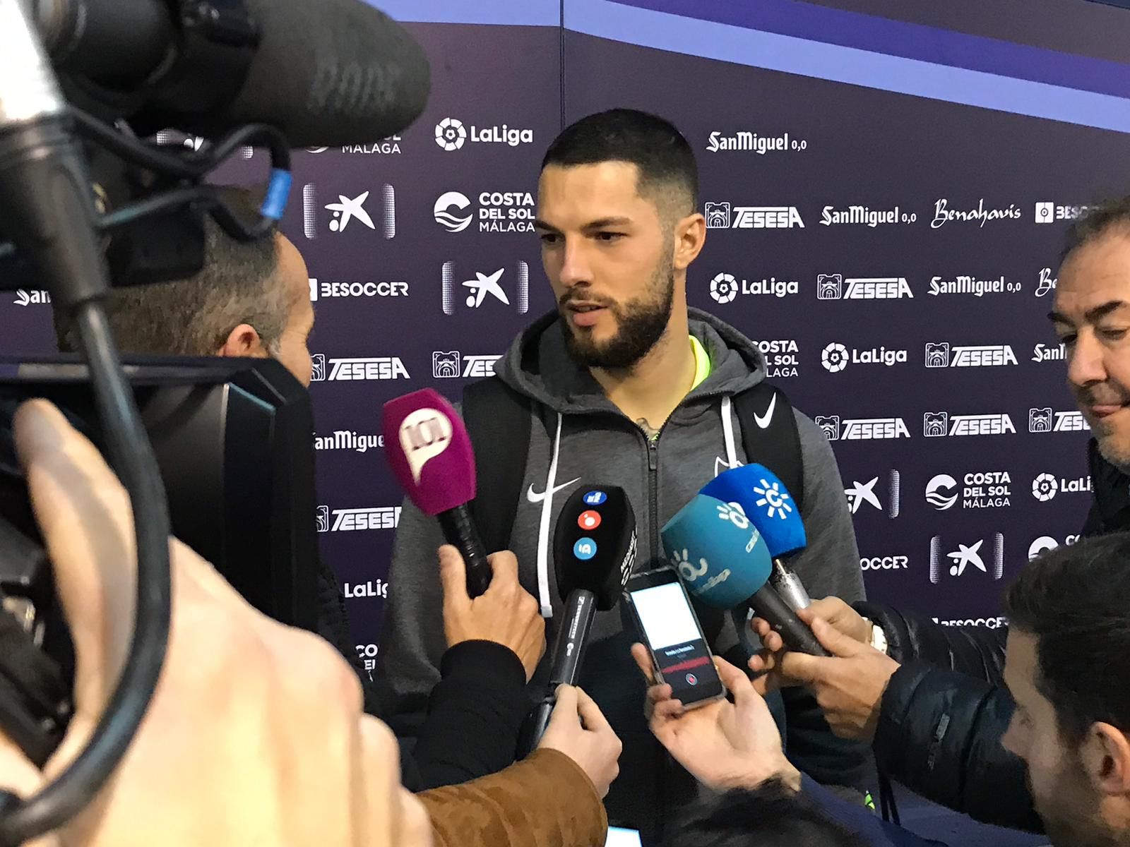  Tete Morente, hablando ante los medios tras el Málaga-Numancia.
