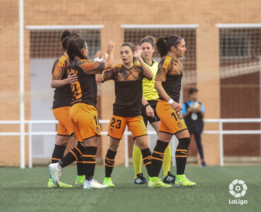  Las jugadoras del Valencia CF Femenino celebran el gol en Huelva