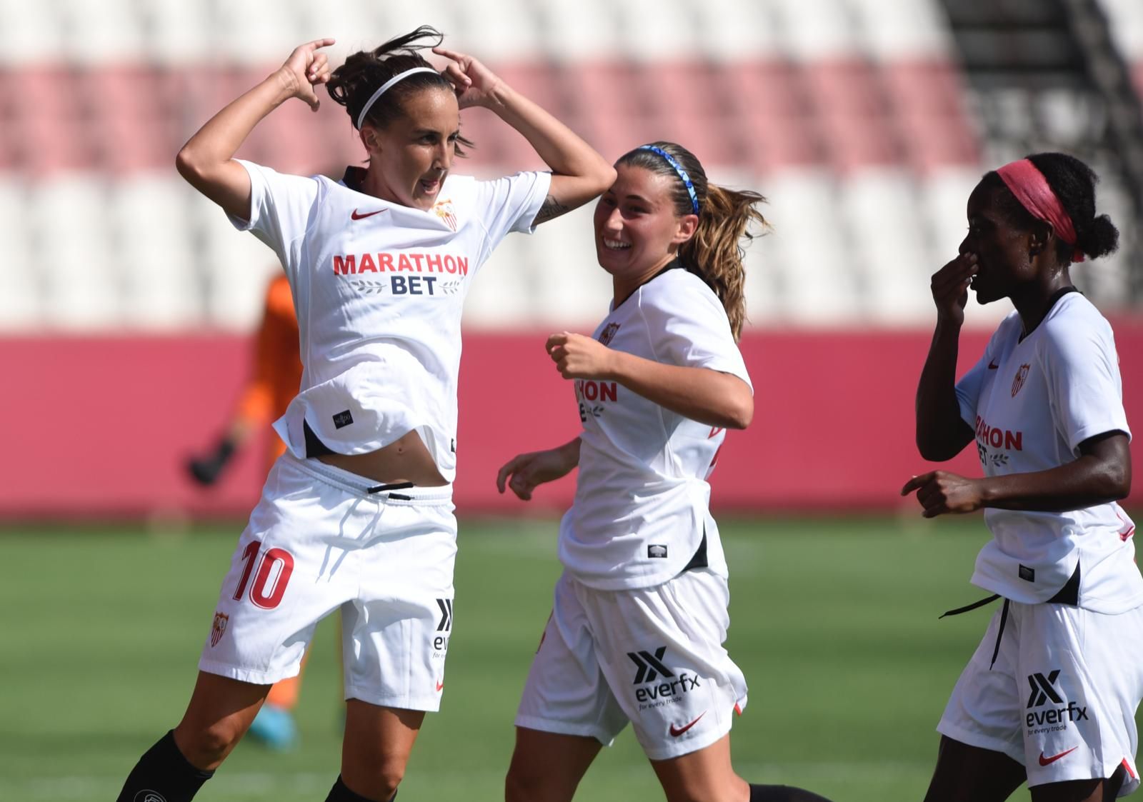  Virgy celebra su gol en el Sevilla Femenino - UD Granadilla Tenerife.