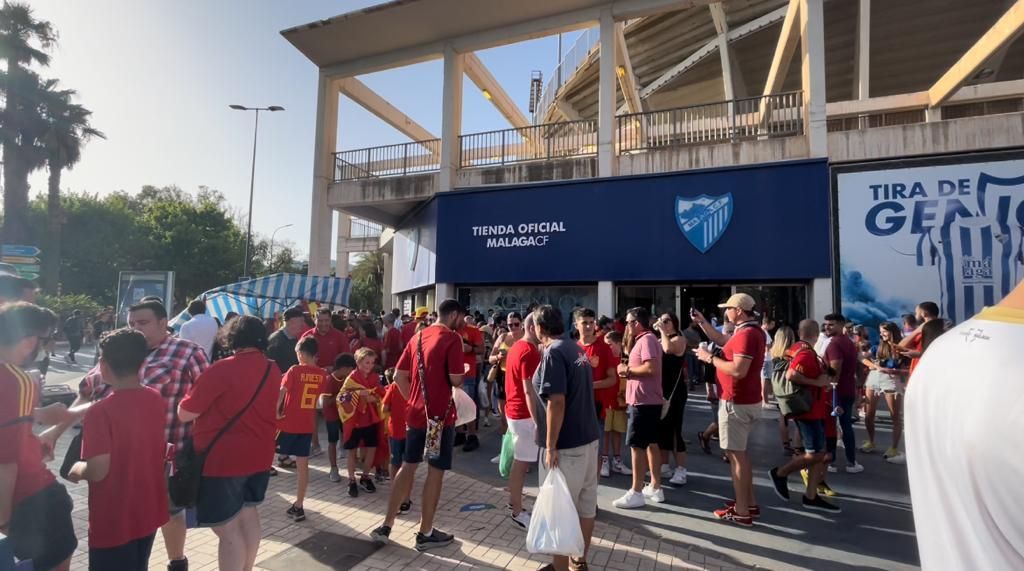  Ambiente en La Rosaleda previo al España-República Checa.