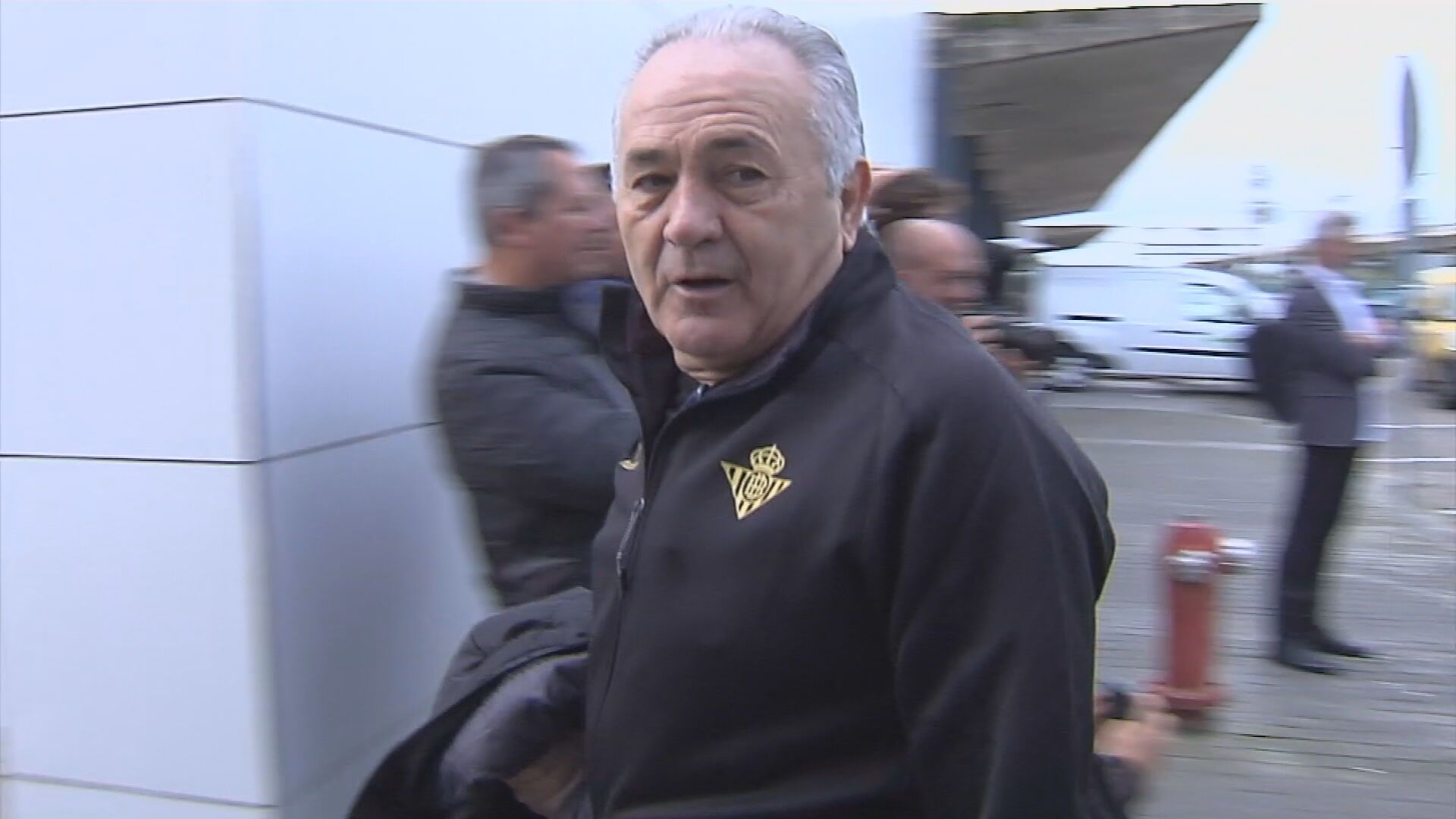 (Mediaset) Primeras reacciones del Betis a la posible salida de Álex Moreno al Aston Villa