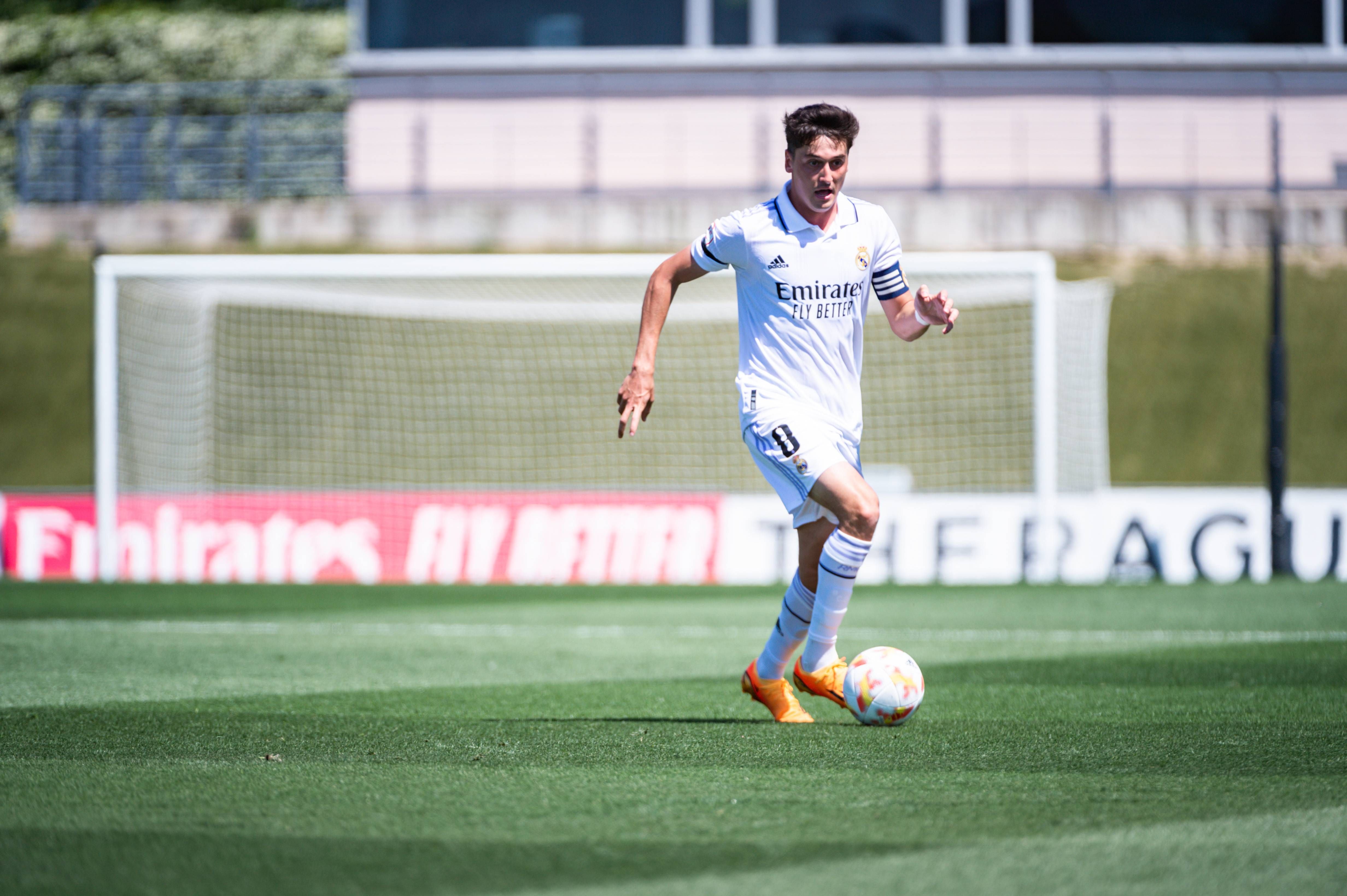  Dotor en un lance de juego con el Real Madrid Castilla.