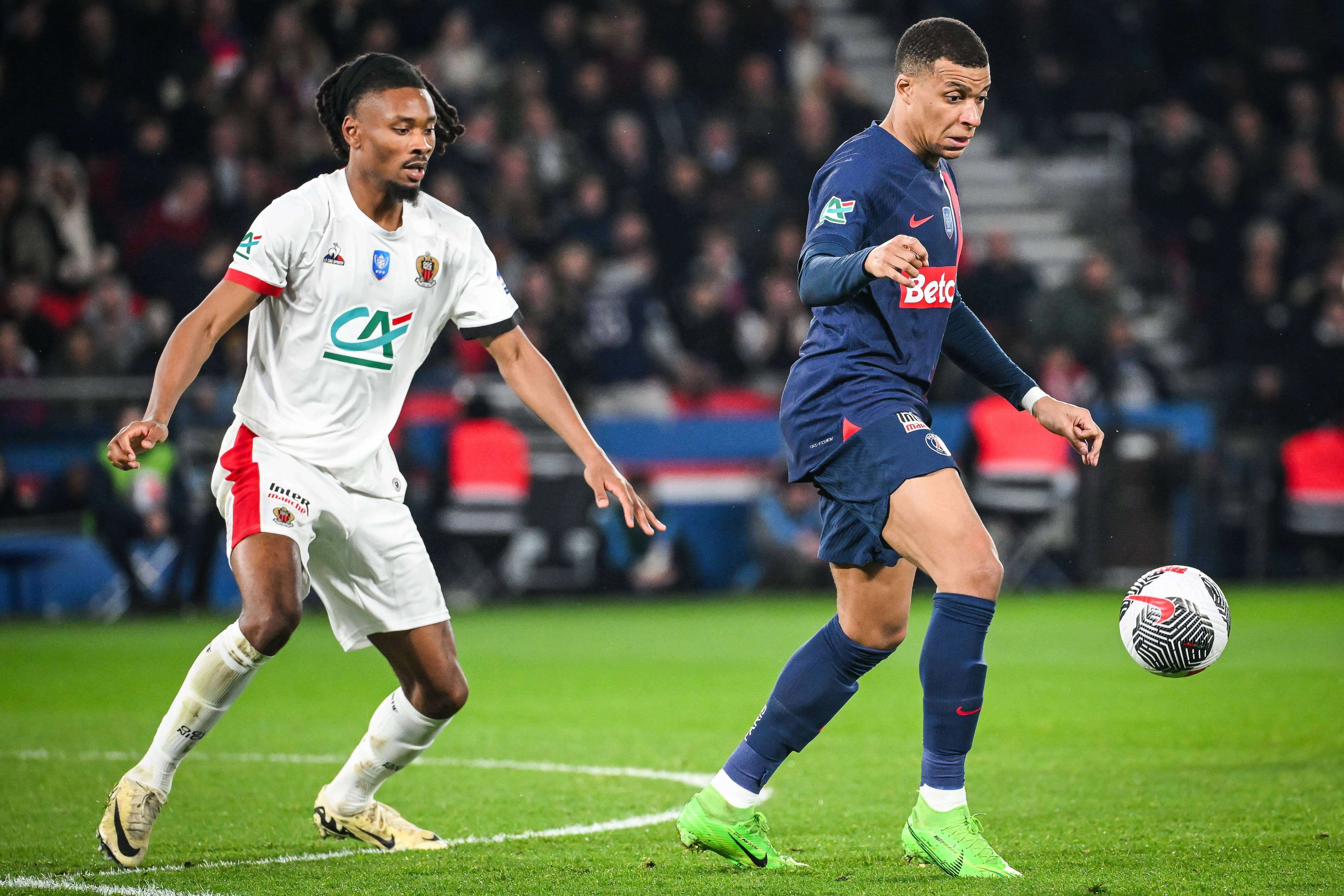 Khephren Thuram, ante Mbappé con el Niza.