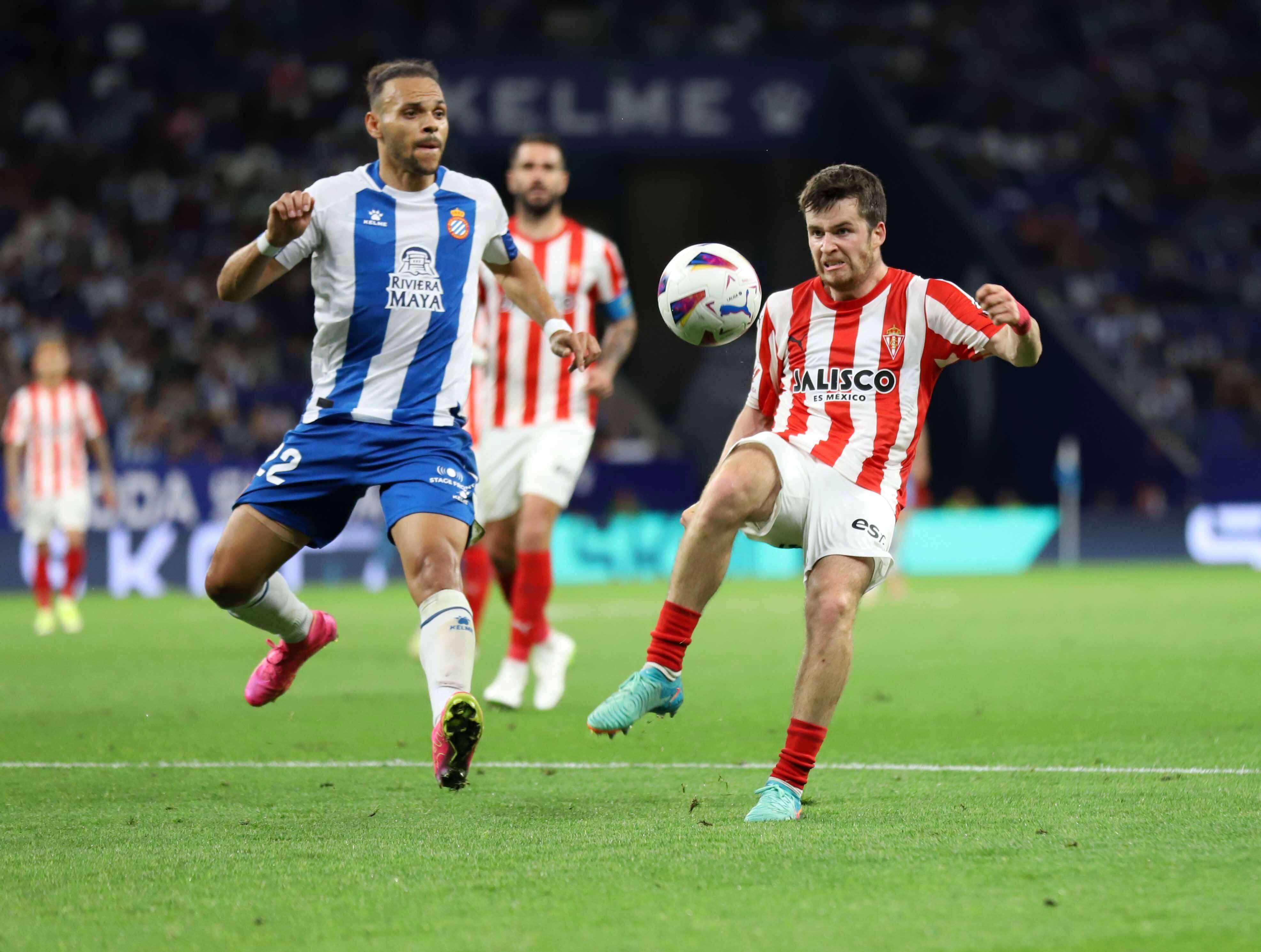  Espanyol y Sporting empataron sin goles en Barcelona (Cordon Press)