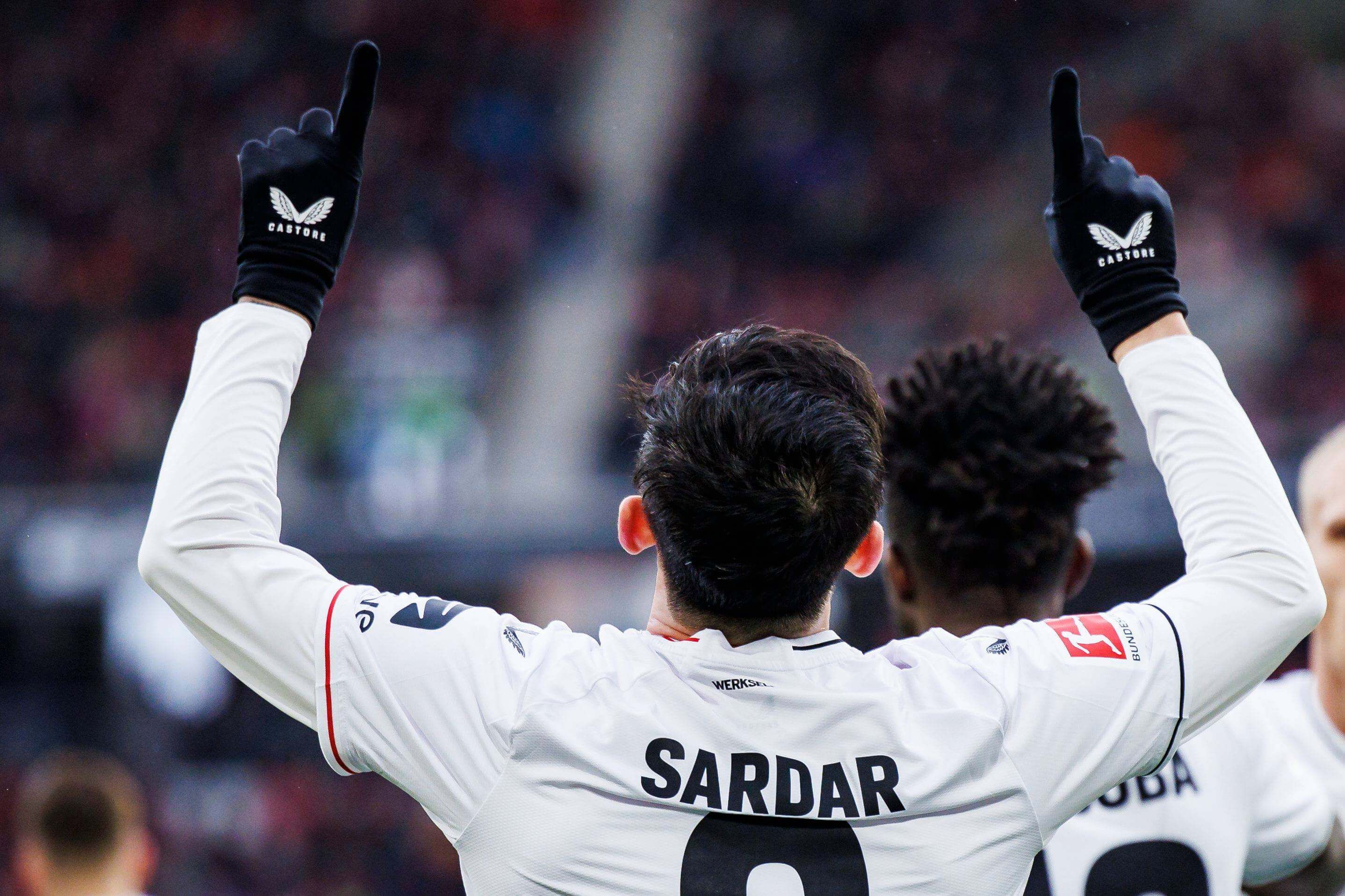 Sardar Azmoun, celebrando un gol con el Leverkusen.