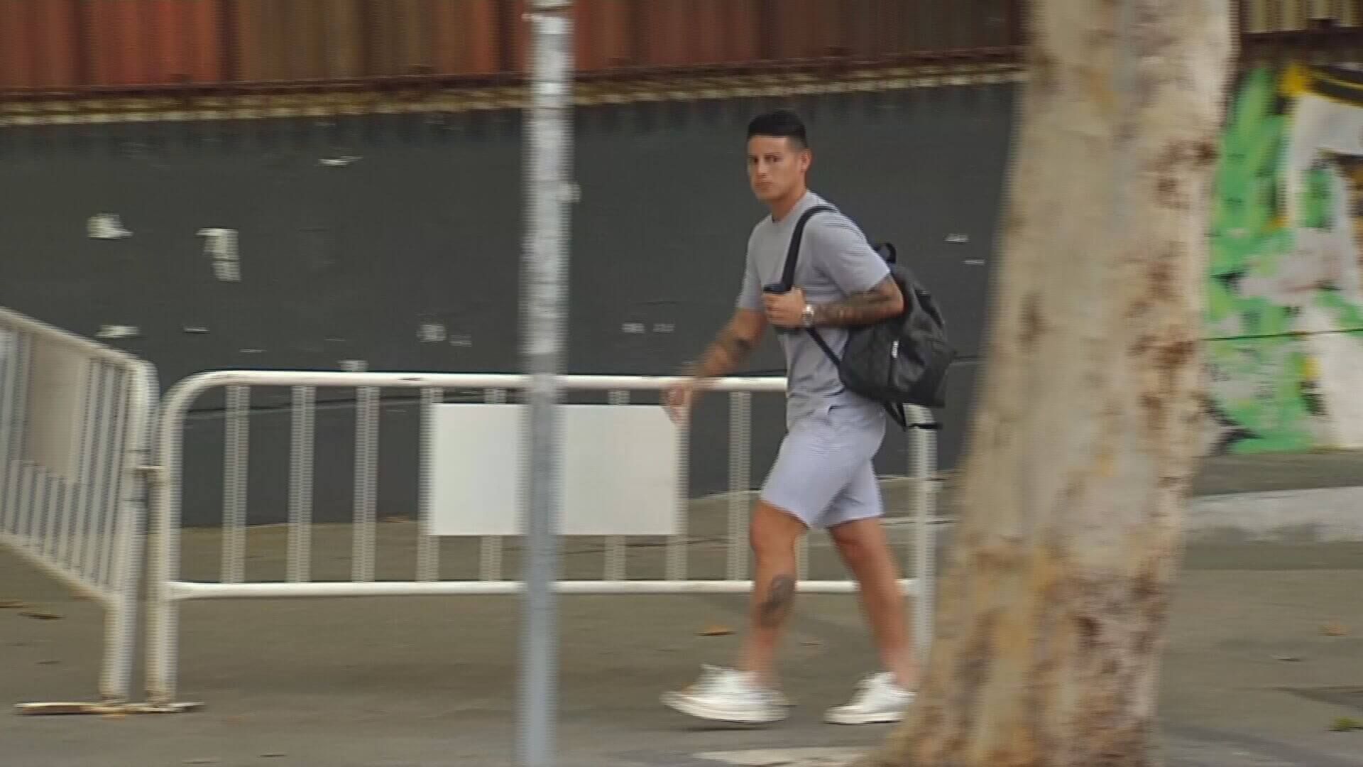  James Rodríguez llegando al Estadio de Vallecas (ElDesmarque)
