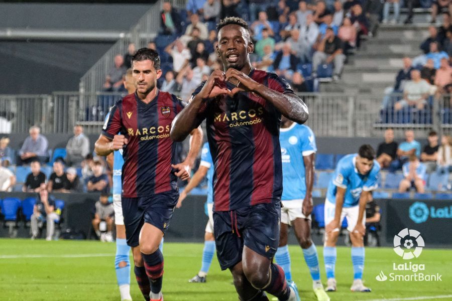 Bouldini celebra su gol al Ibiza (Foto: LaLiga).