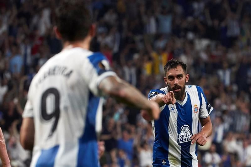  Borja Iglesias y Ferreyra celebrando un tanto.
