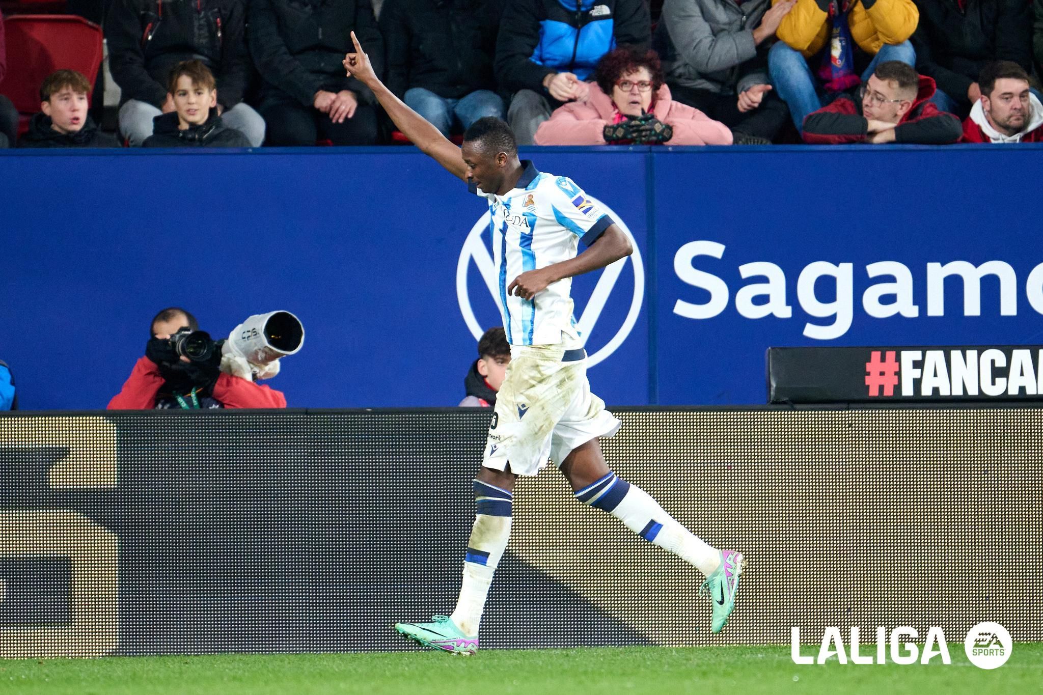 Celebración del gol de Sadiq en el Osasuna - Real Sociedad (Foto: LALIGA).