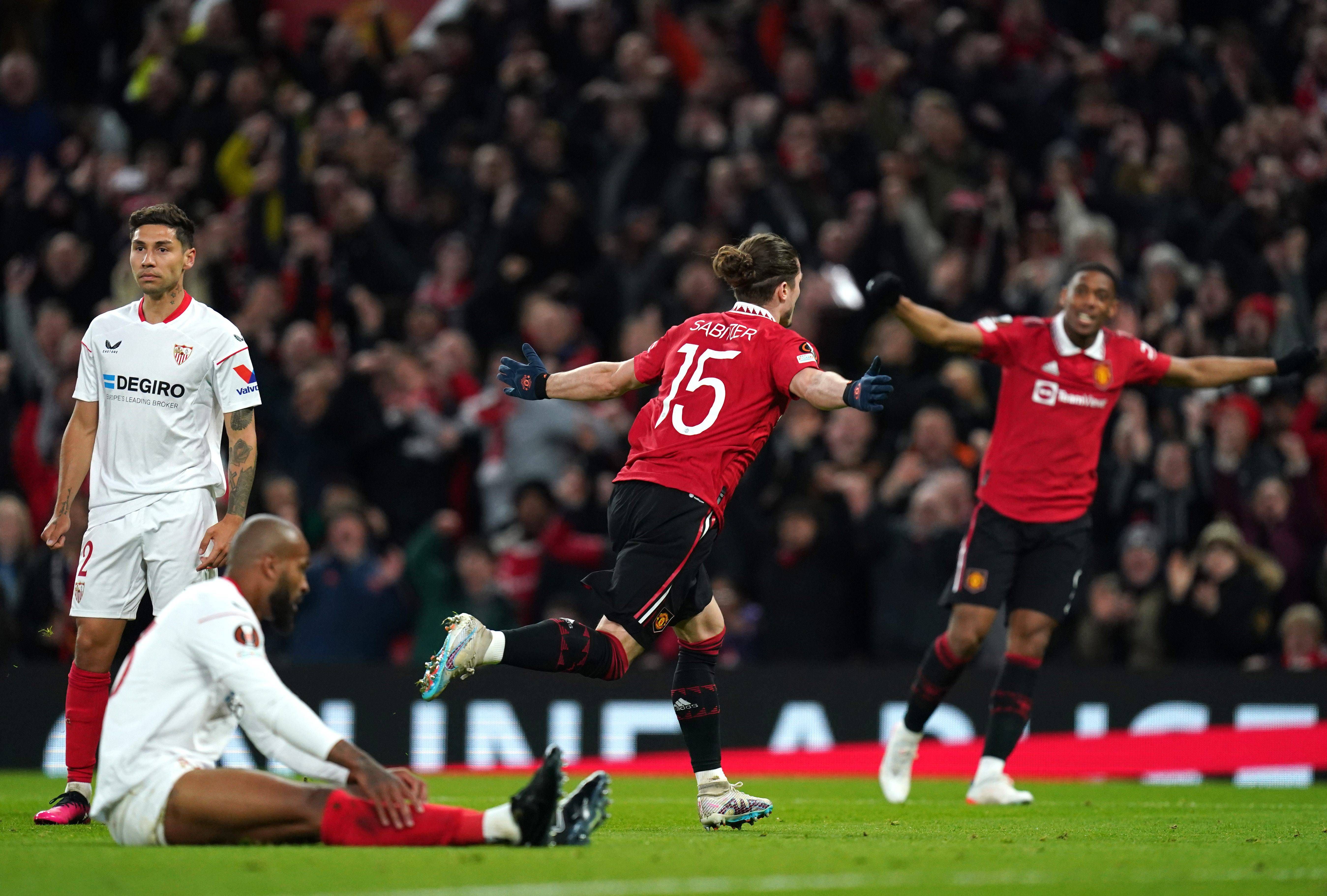  Sabitzer celebra uno de sus goles ante el Sevilla.