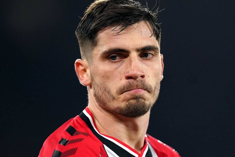  Romain Perraud, con el Southampton.