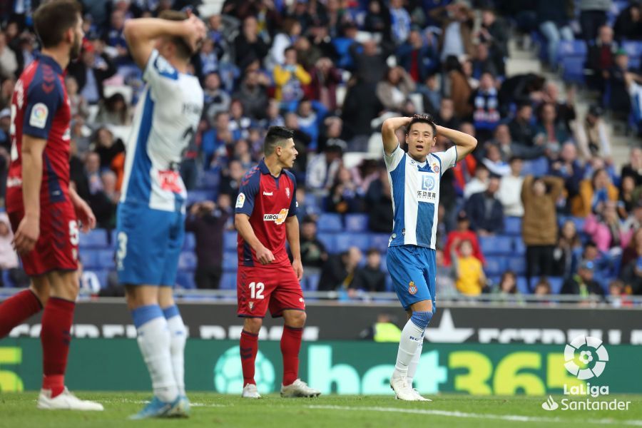  Wu Lei se lamenta de una ocasión fallada por el Espanyol.