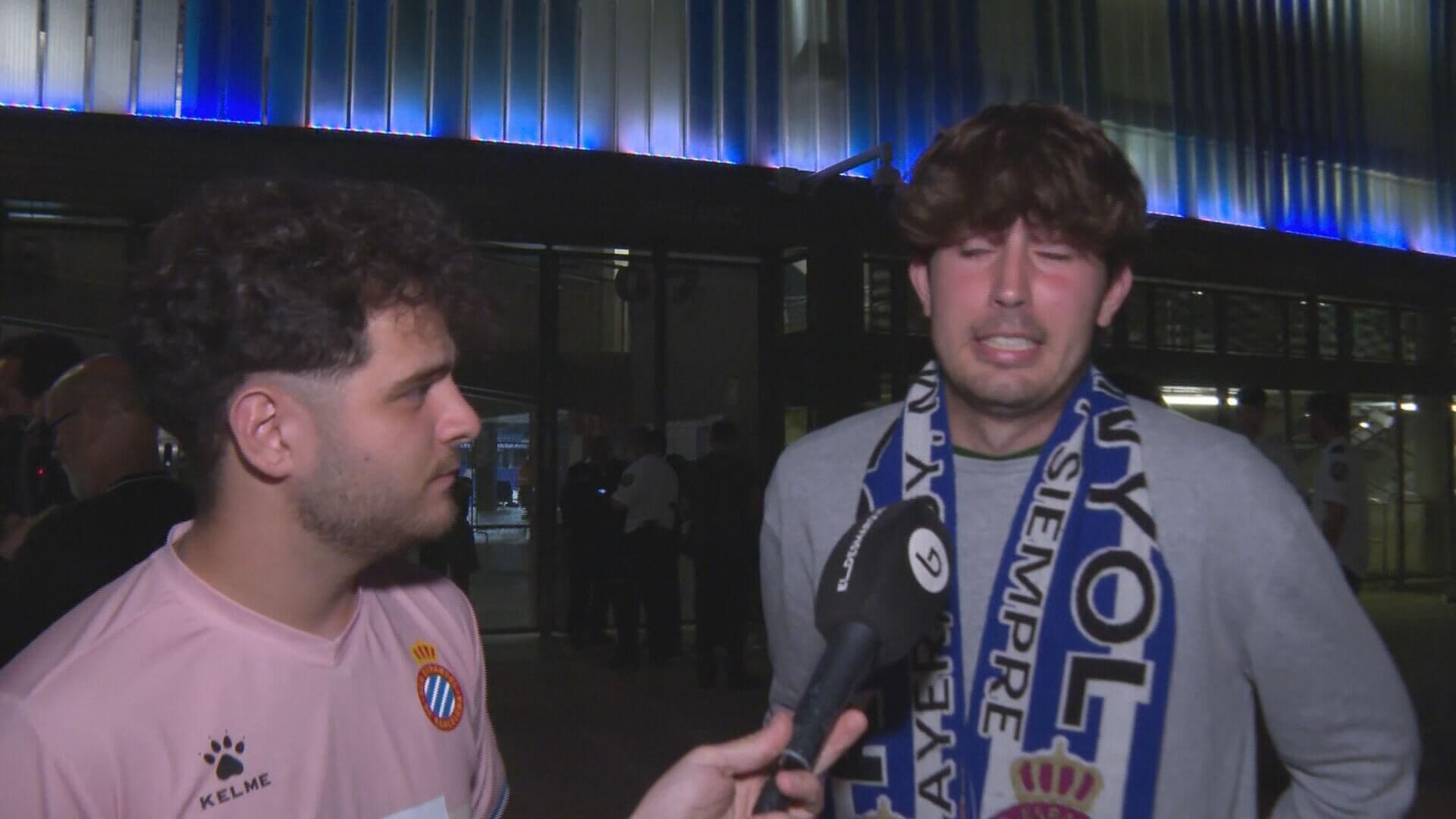  Dos jóvenes aficionados del Espanyol en las cámaras de 'ElDesmarque'