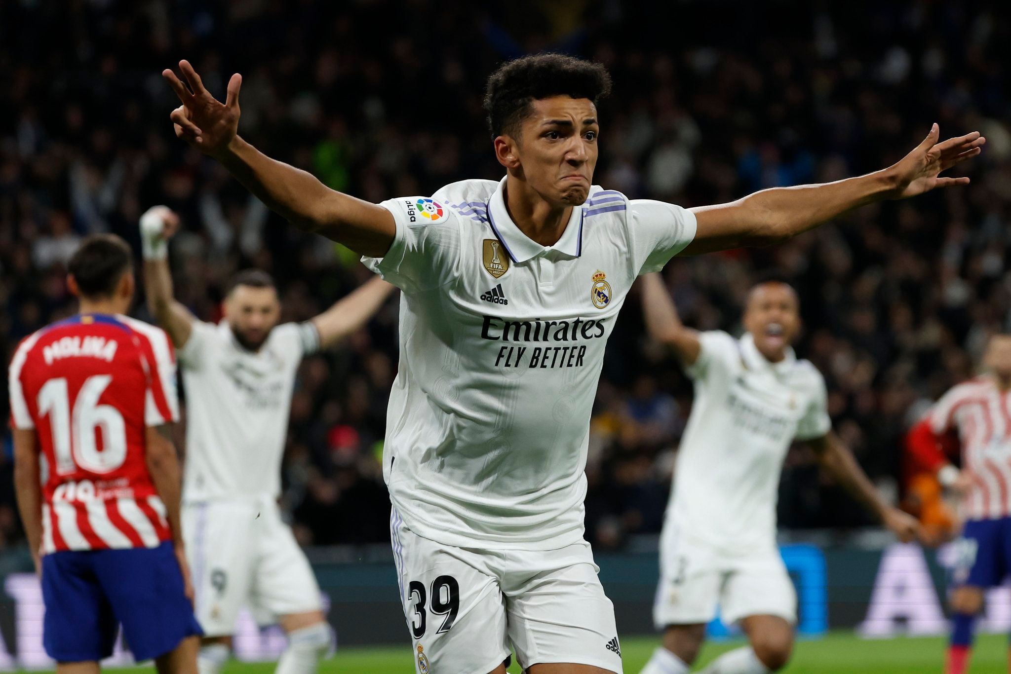 Álvaro Rodríguez celebra su gol en el derbi Real Madrid-Atlético.