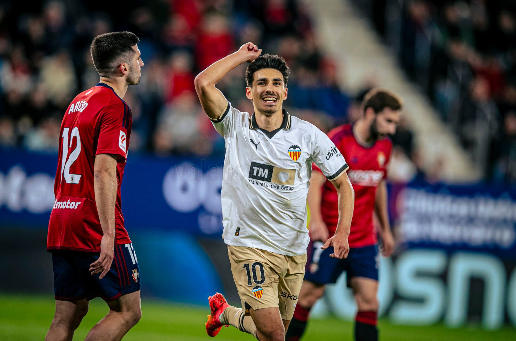 André Almeida celebra su gol al CA Osasuna.