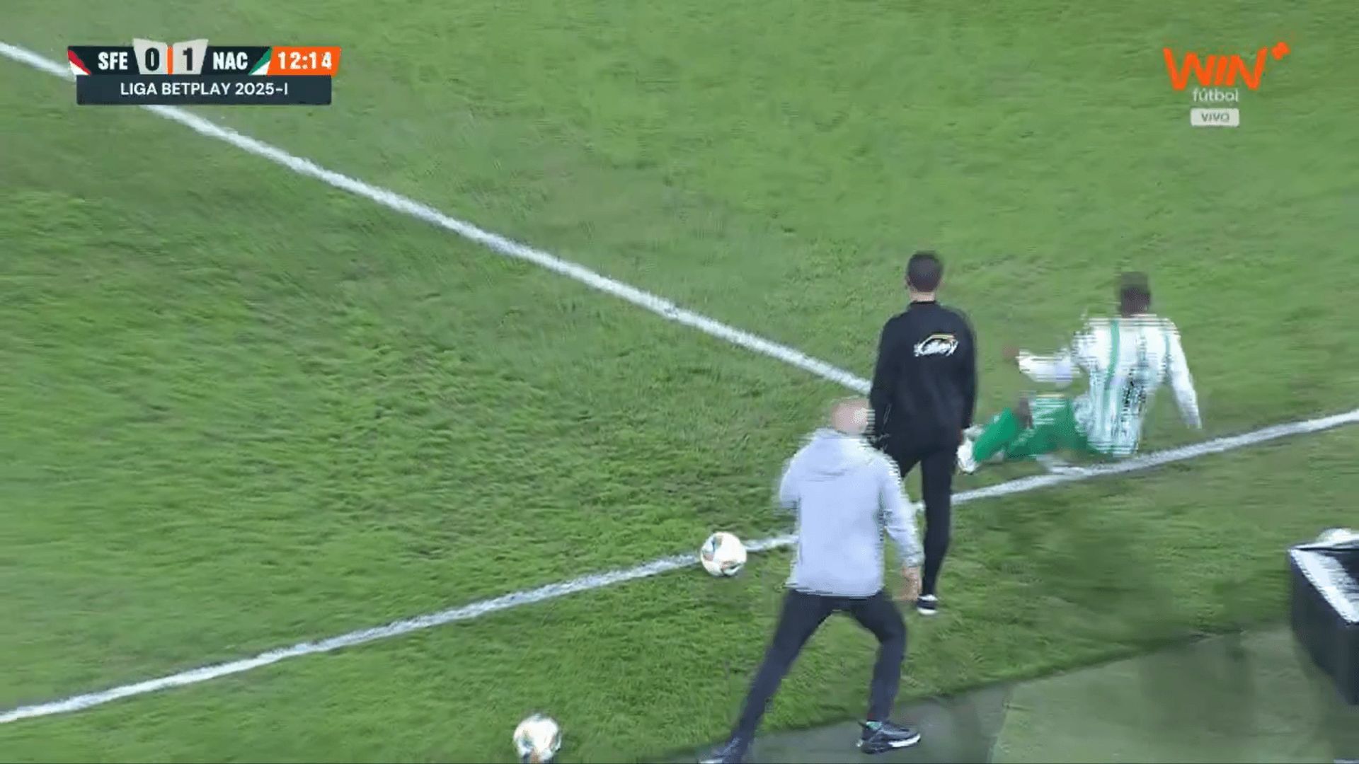 Andrés Román se desploma en pleno partido.