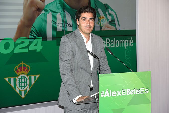 Ángel Haro, en la presentación de Álex Moreno.