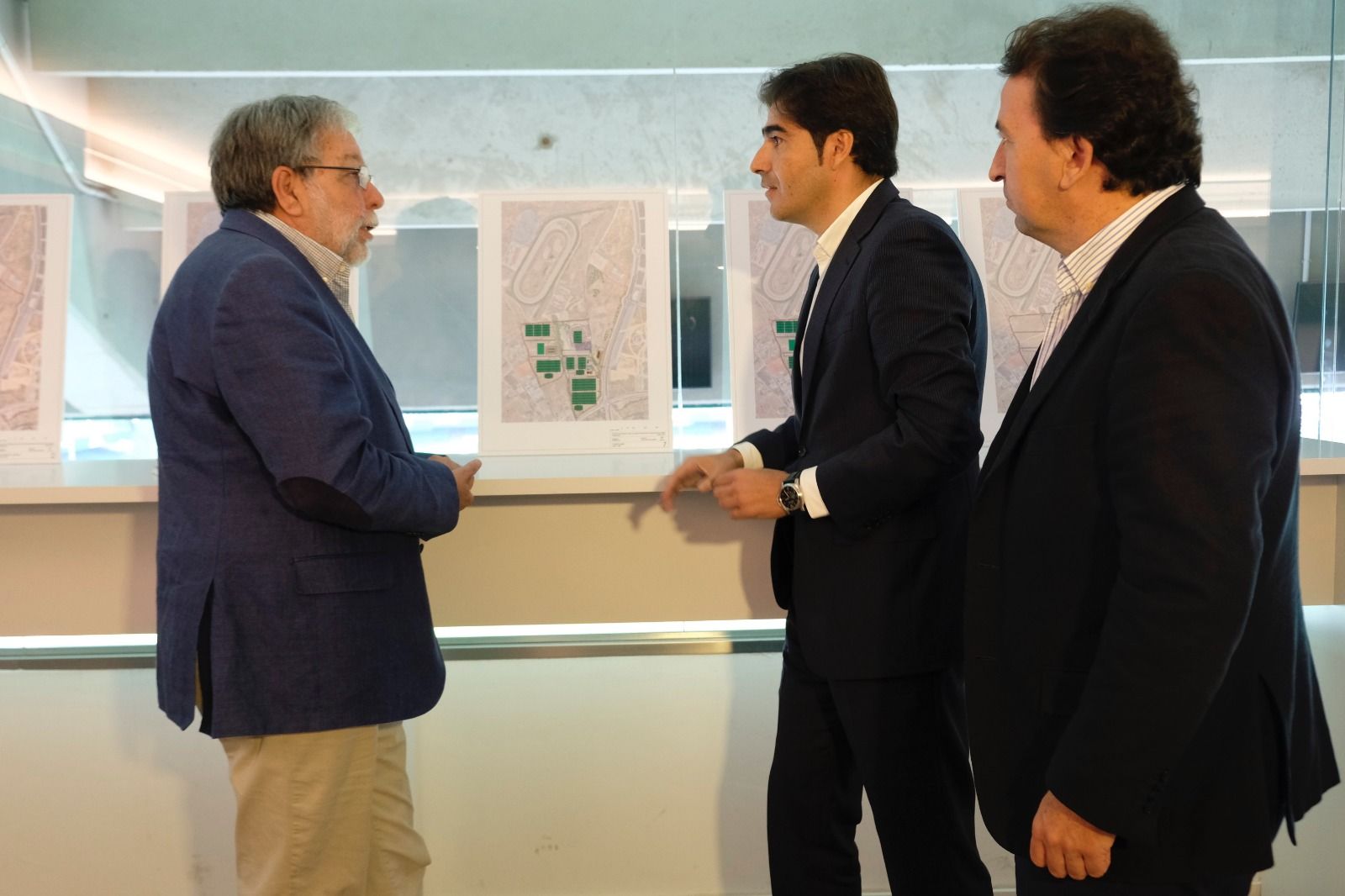  Ángel Haro, presentando el proyecto.