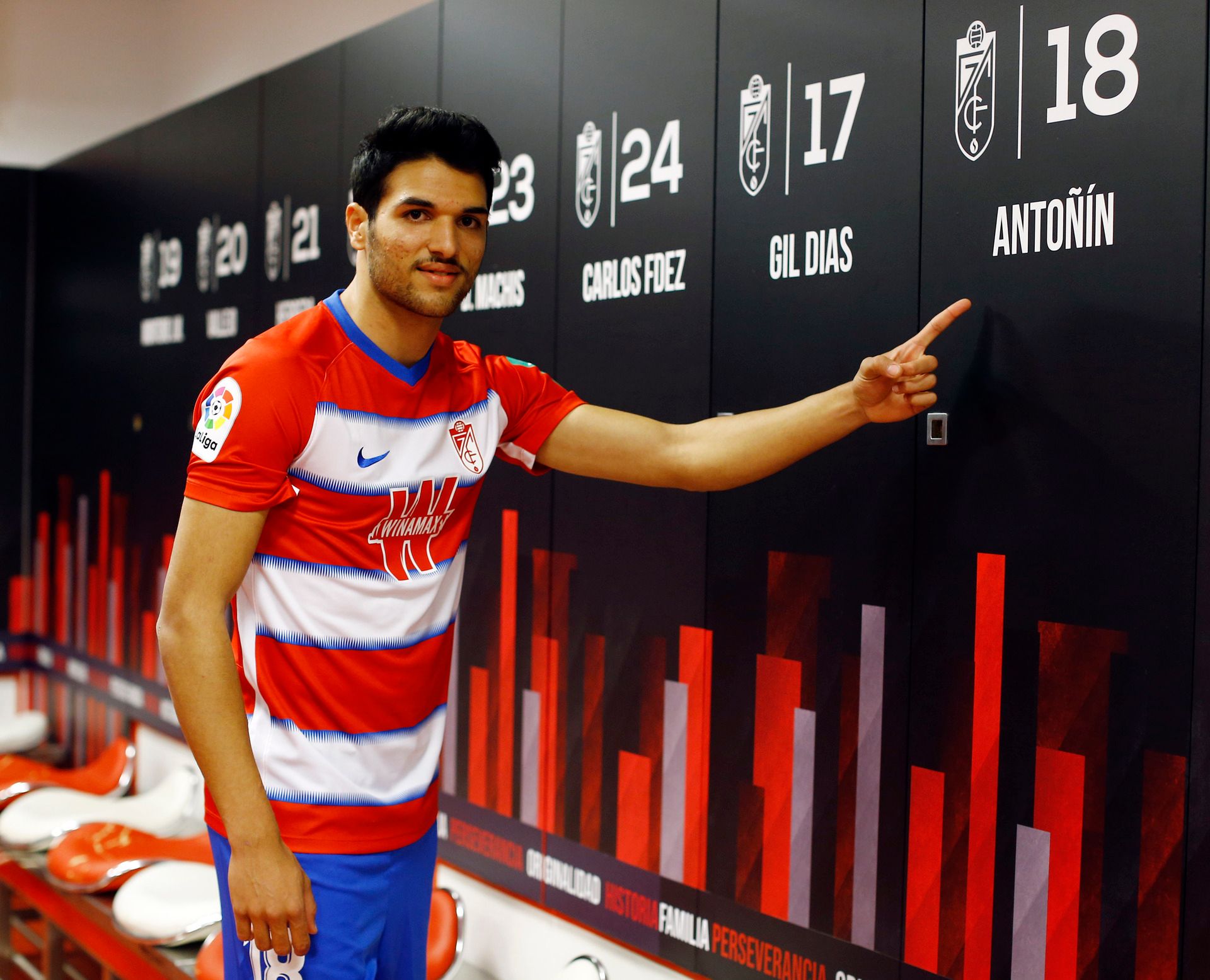 Antoñín, el día de su presentación con el Granada en 2020. (Foto: GCF)