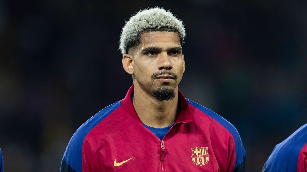  Araújo, en un partido con el FC Barcelona (Cordon Press)