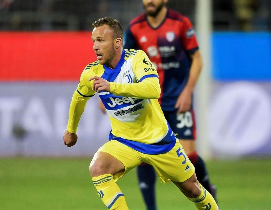  Arthur en el trueque por Carlos Soler, especulan en Italia