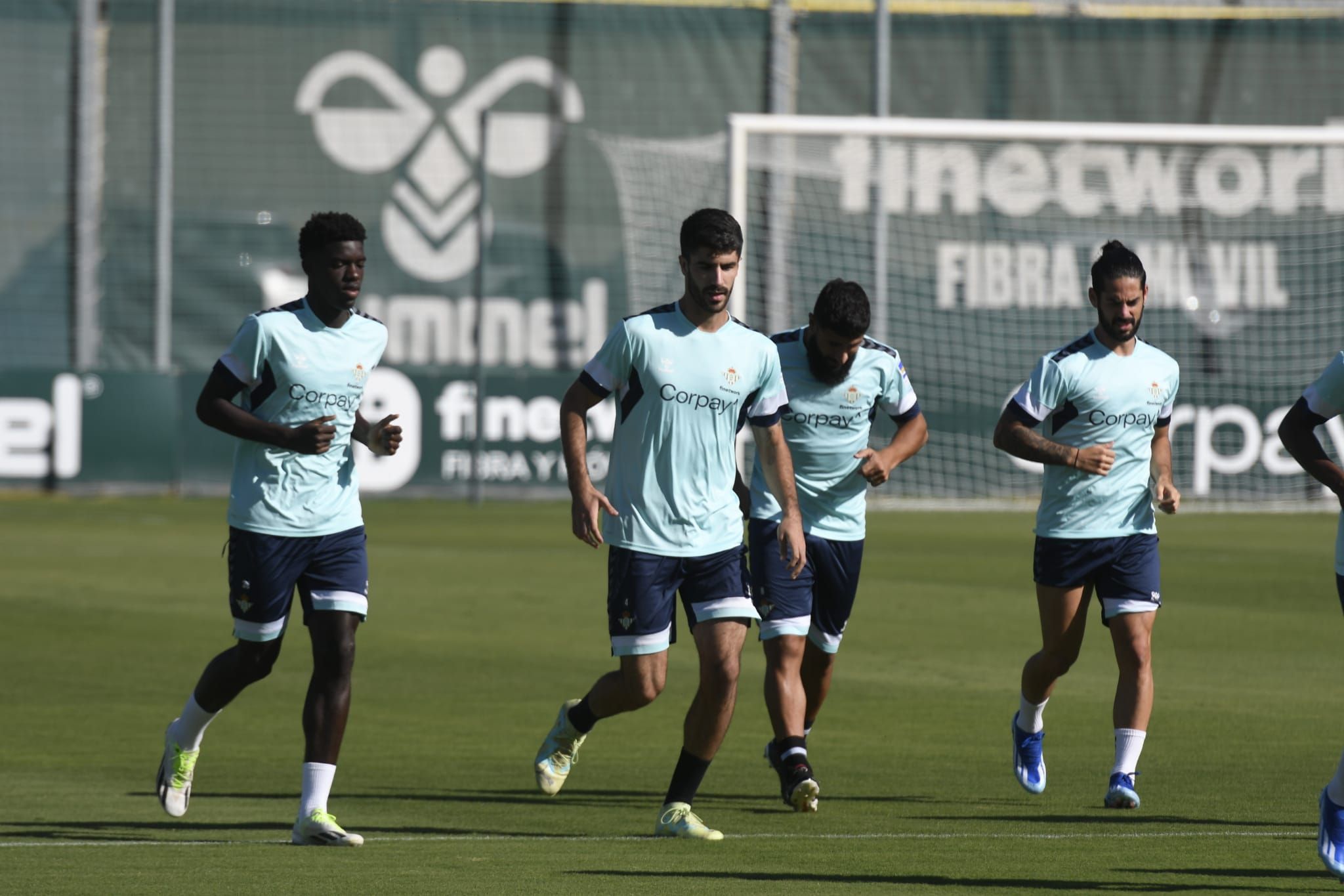  Assane Diao y Visus en el entrenamiento del Betis