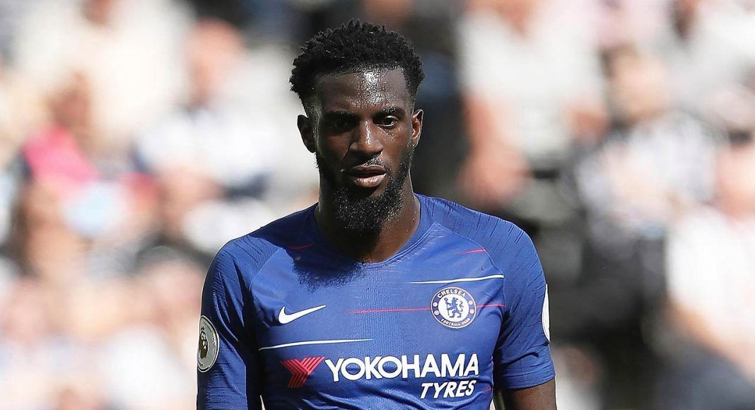 Bakayoko jugando con el Chelsea.