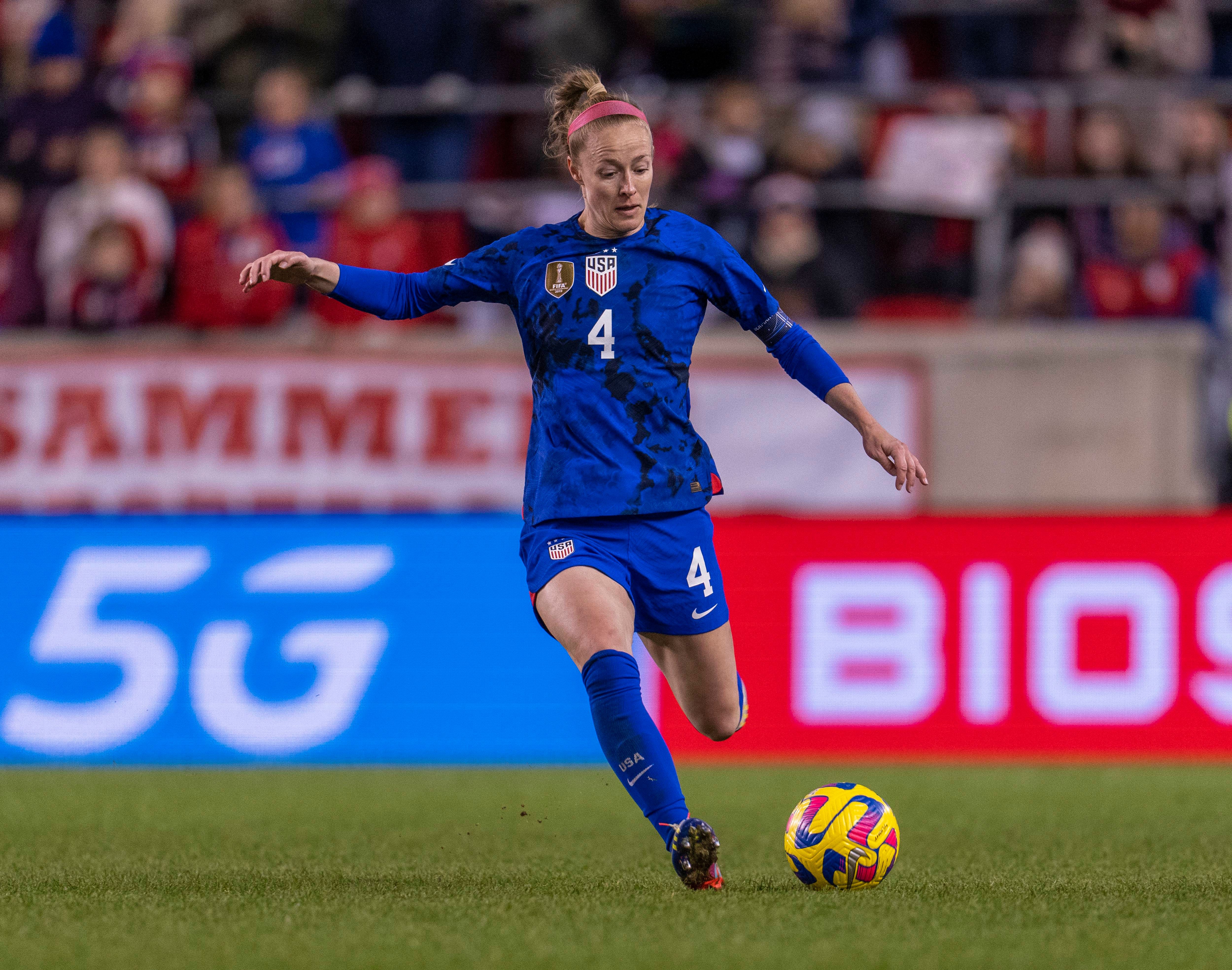  Becky Sauerbrunn, en un partido con Estados Unidos.