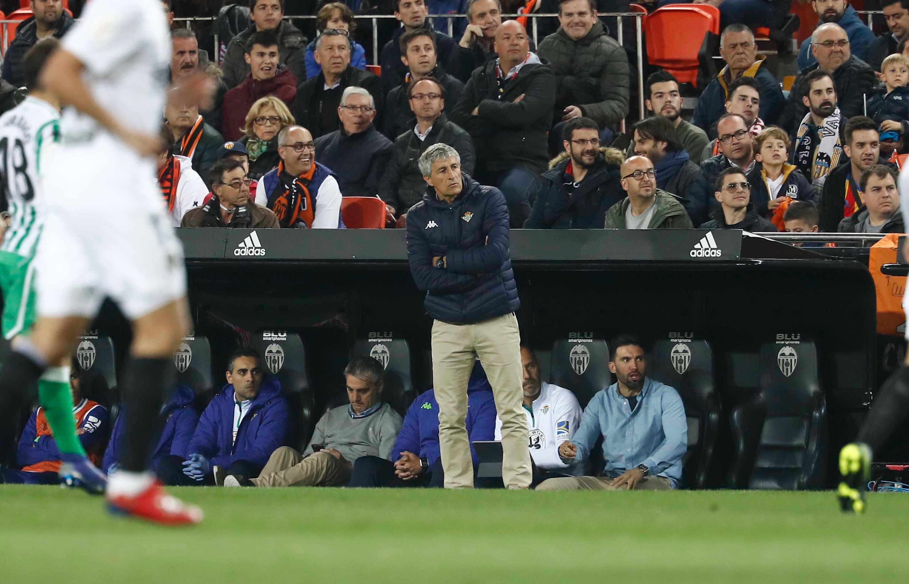  Setién, en la banda de Mestalla.
