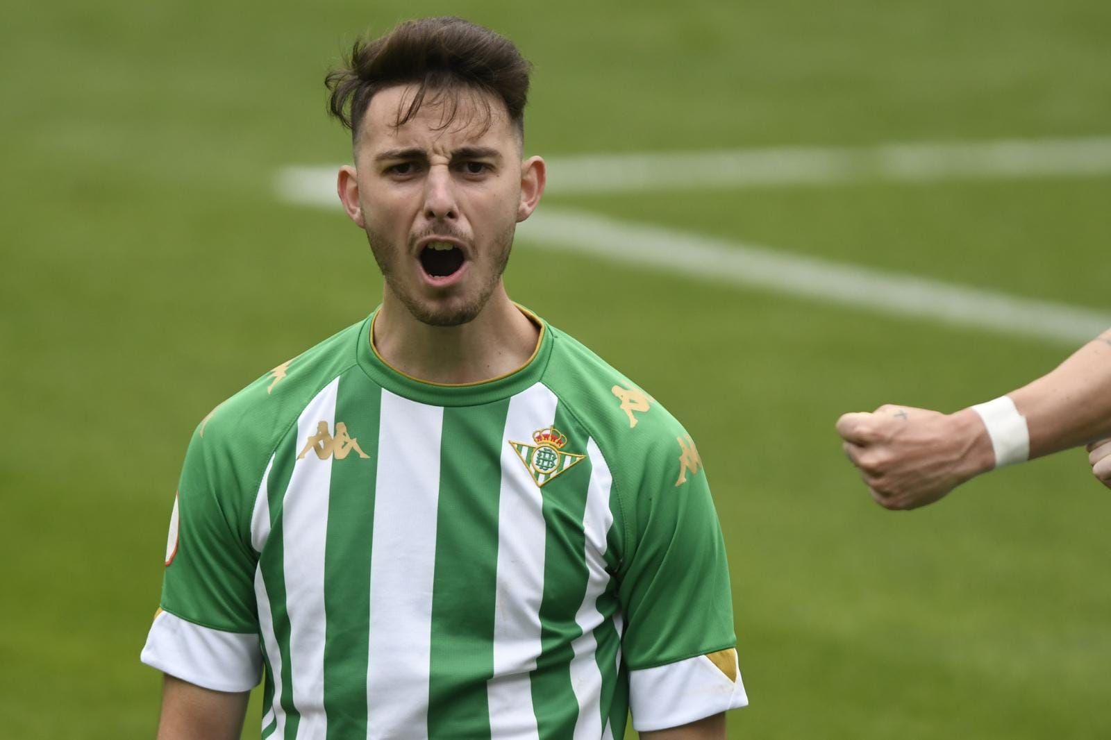  Raúl celebra su segundo gol en el derbi chico.